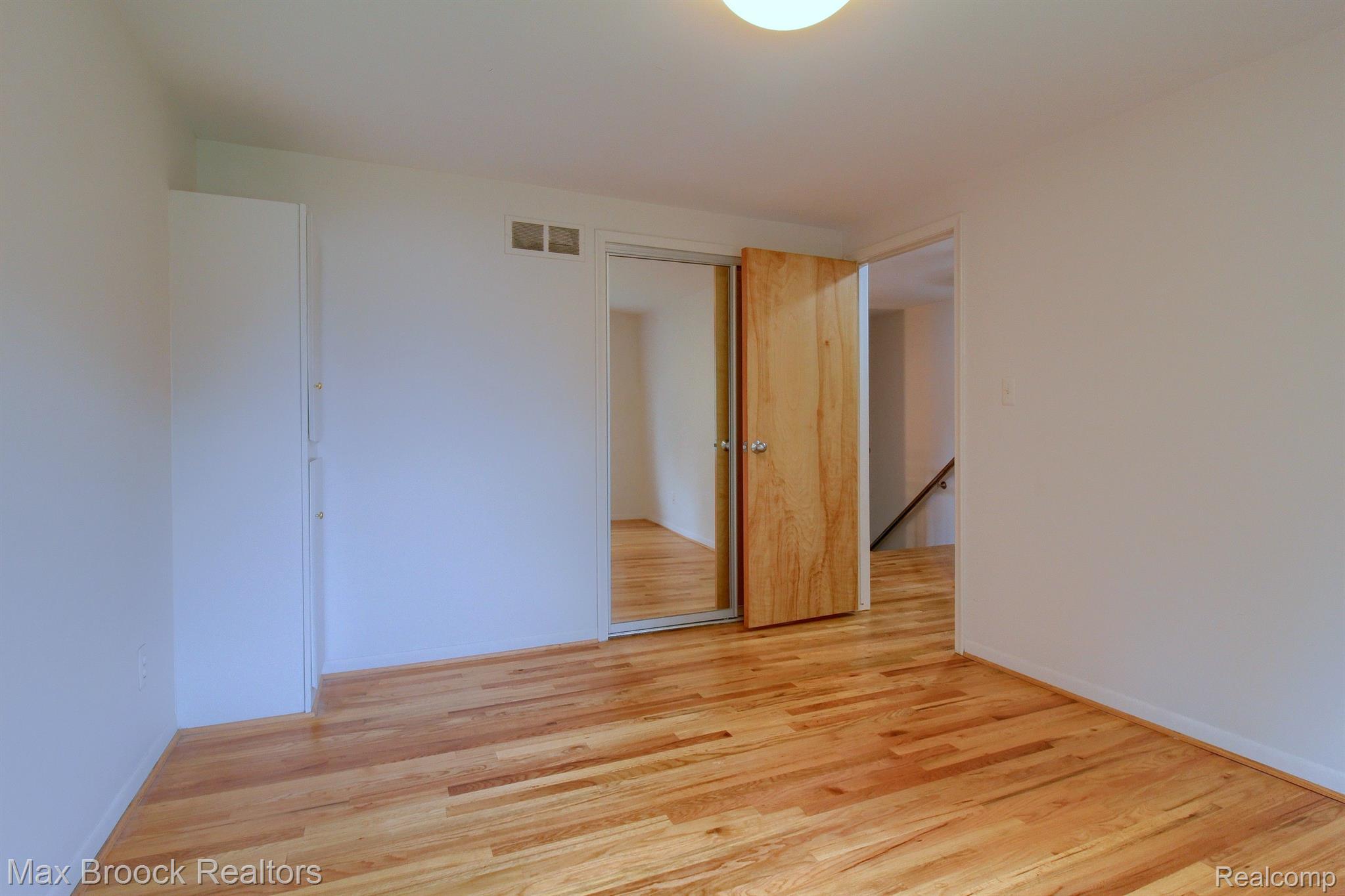 5354 DEERFIELD VILLAGE Drive
