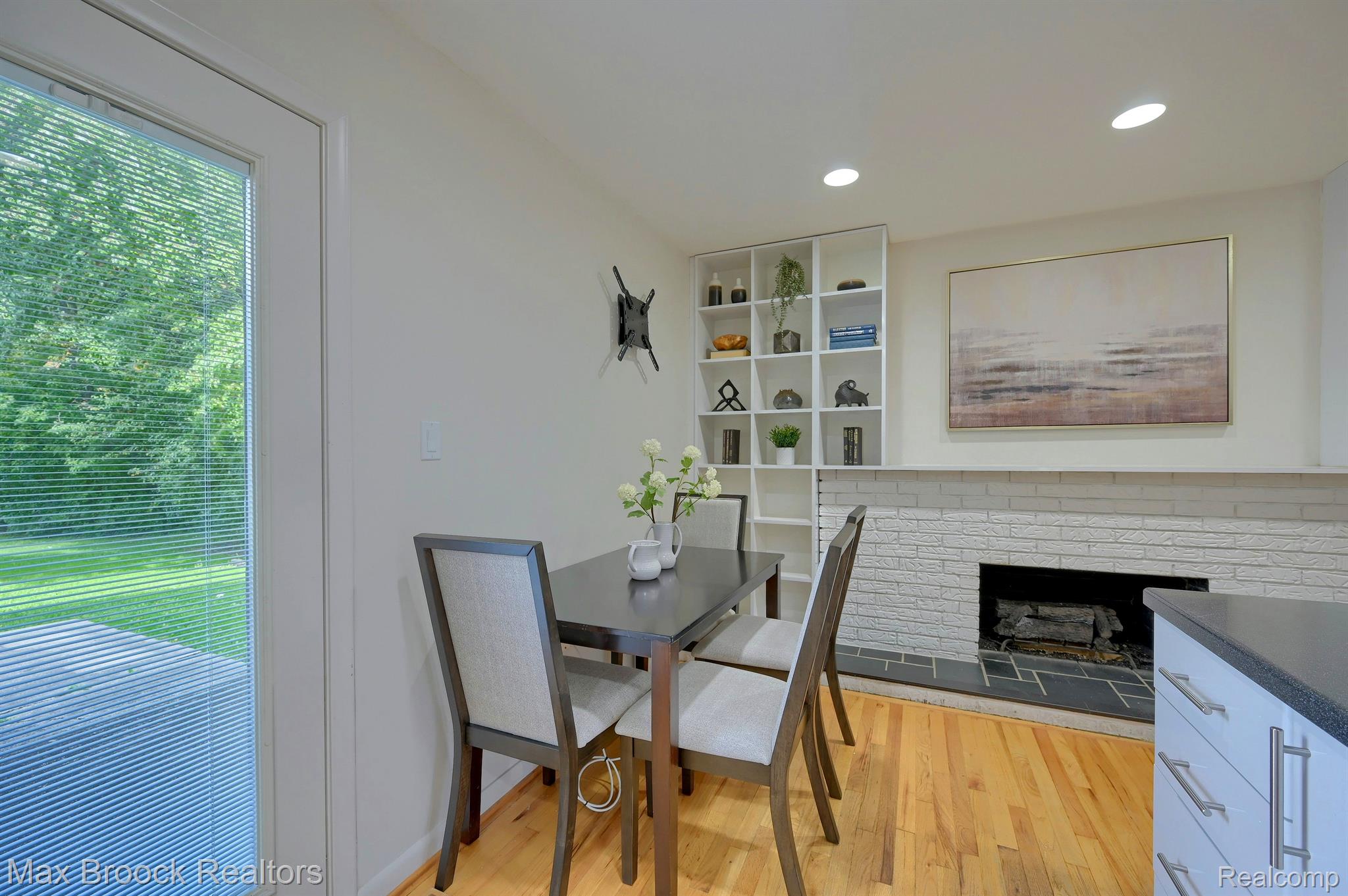 5354 DEERFIELD VILLAGE Drive