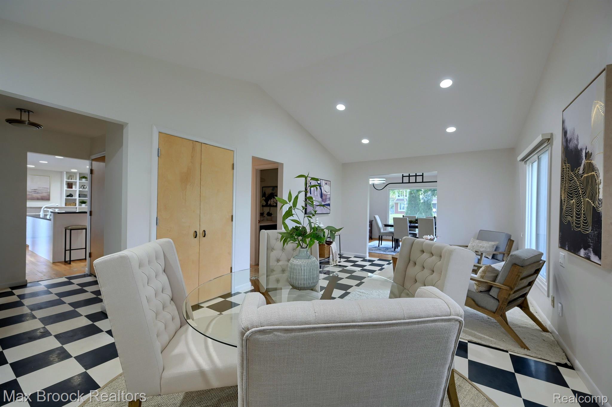 5354 DEERFIELD VILLAGE Drive