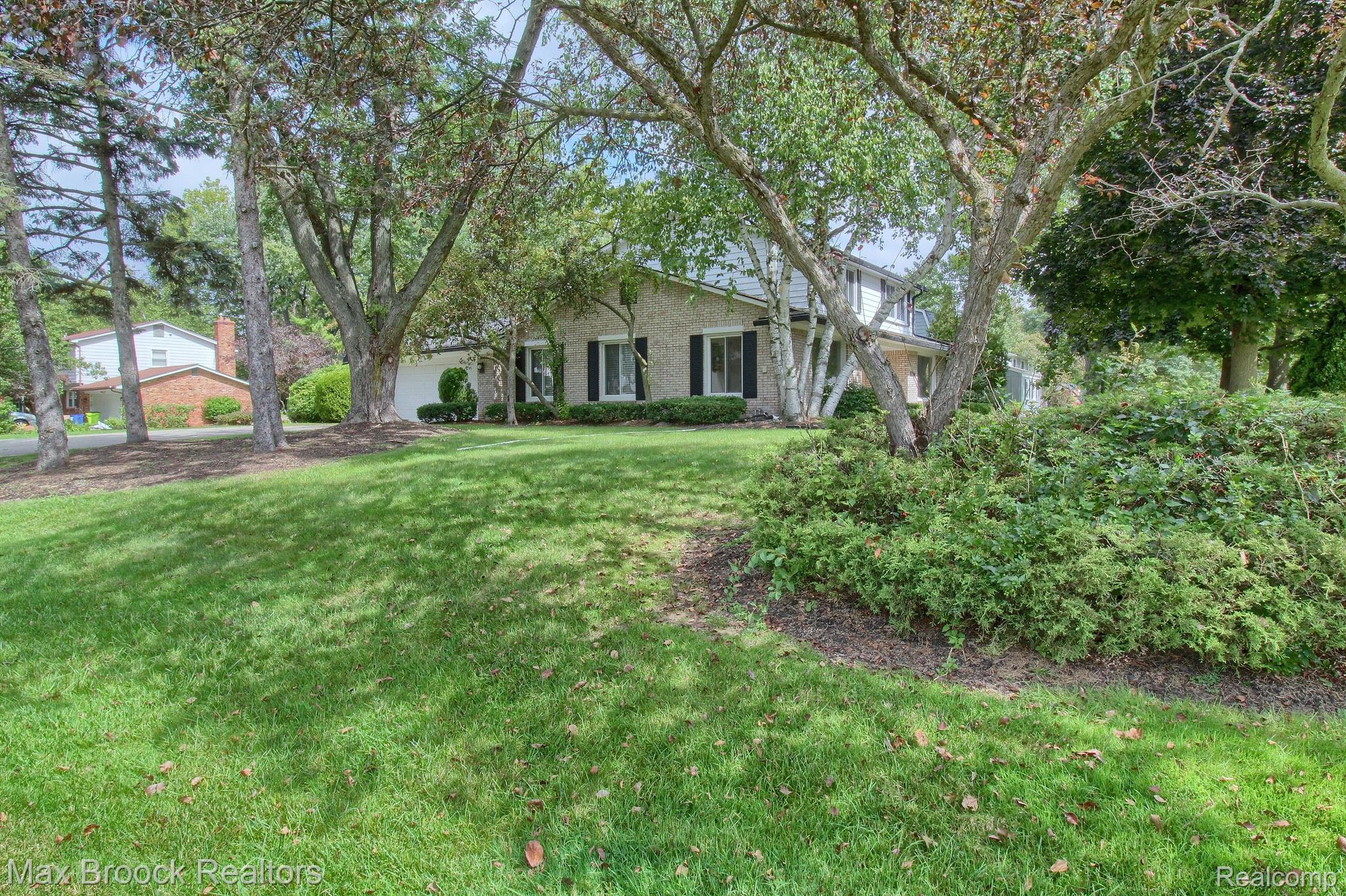 5354 DEERFIELD VILLAGE Drive