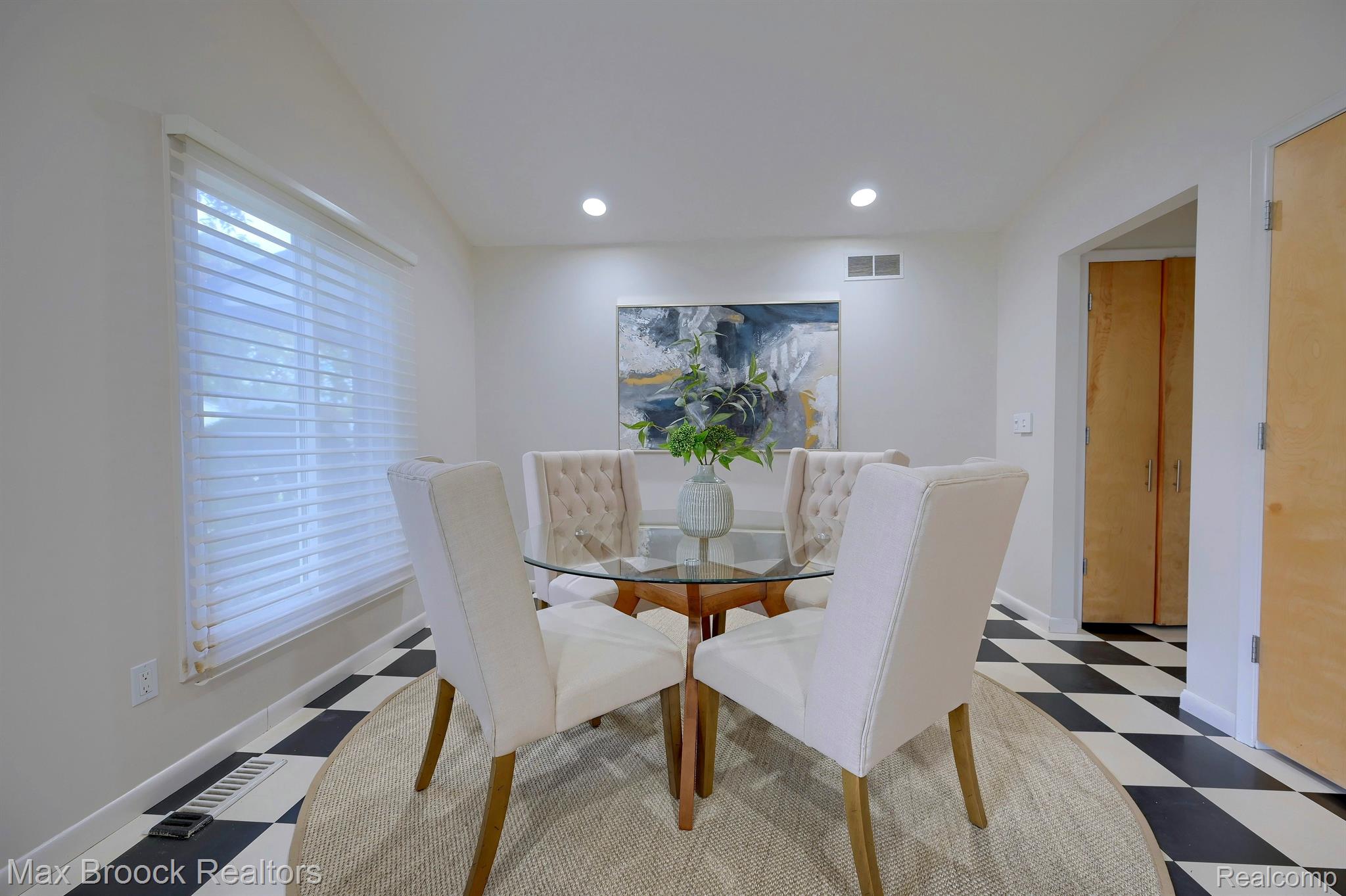 5354 DEERFIELD VILLAGE Drive