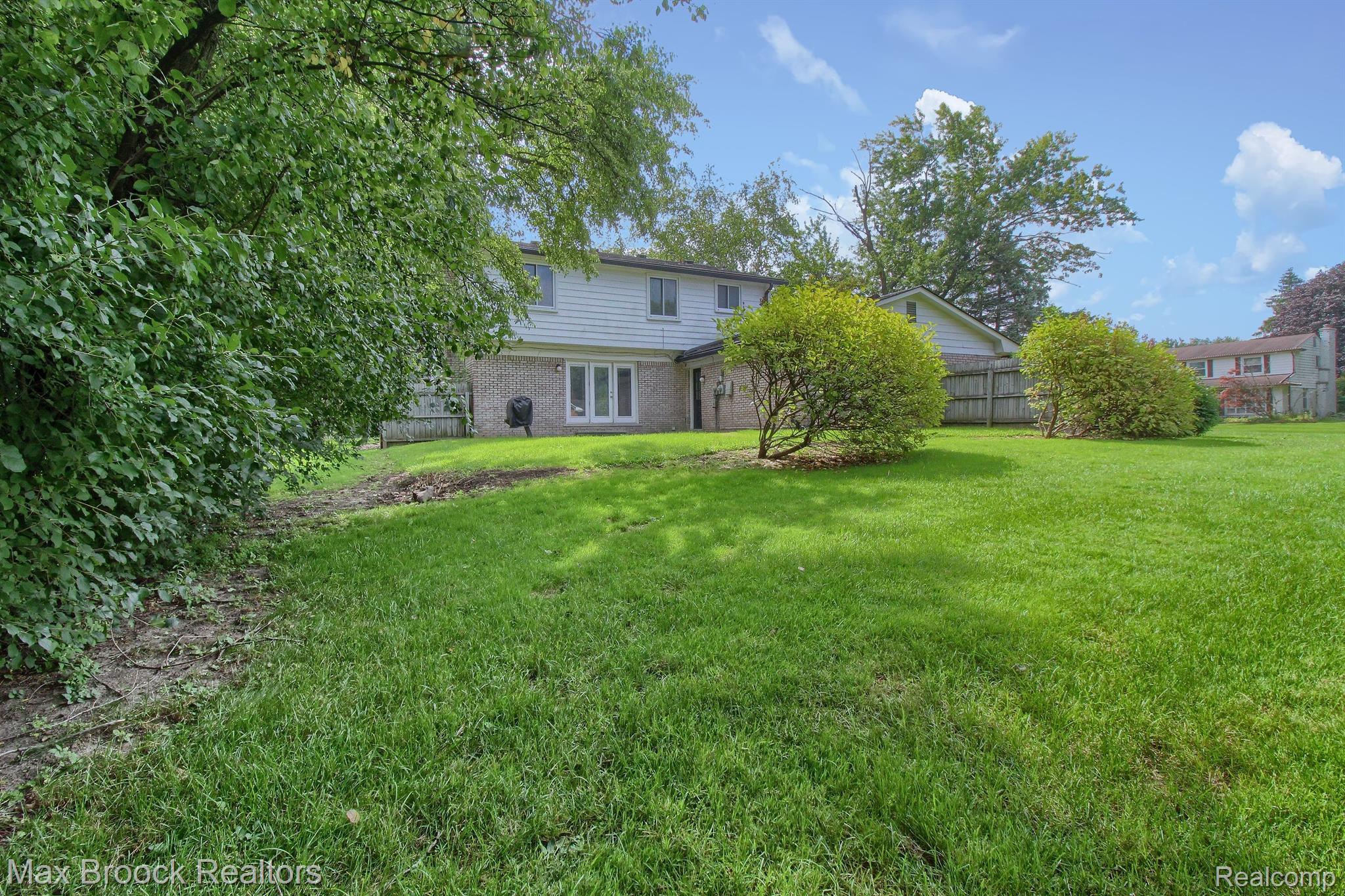 5354 DEERFIELD VILLAGE Drive