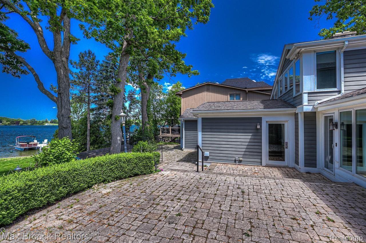 5560 PUTNAM  Drive