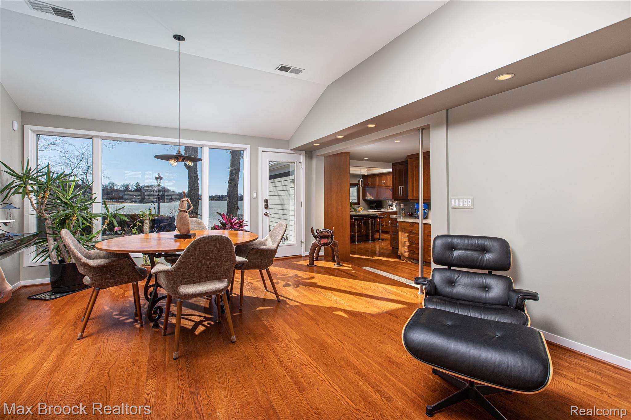 5560 PUTNAM  Drive