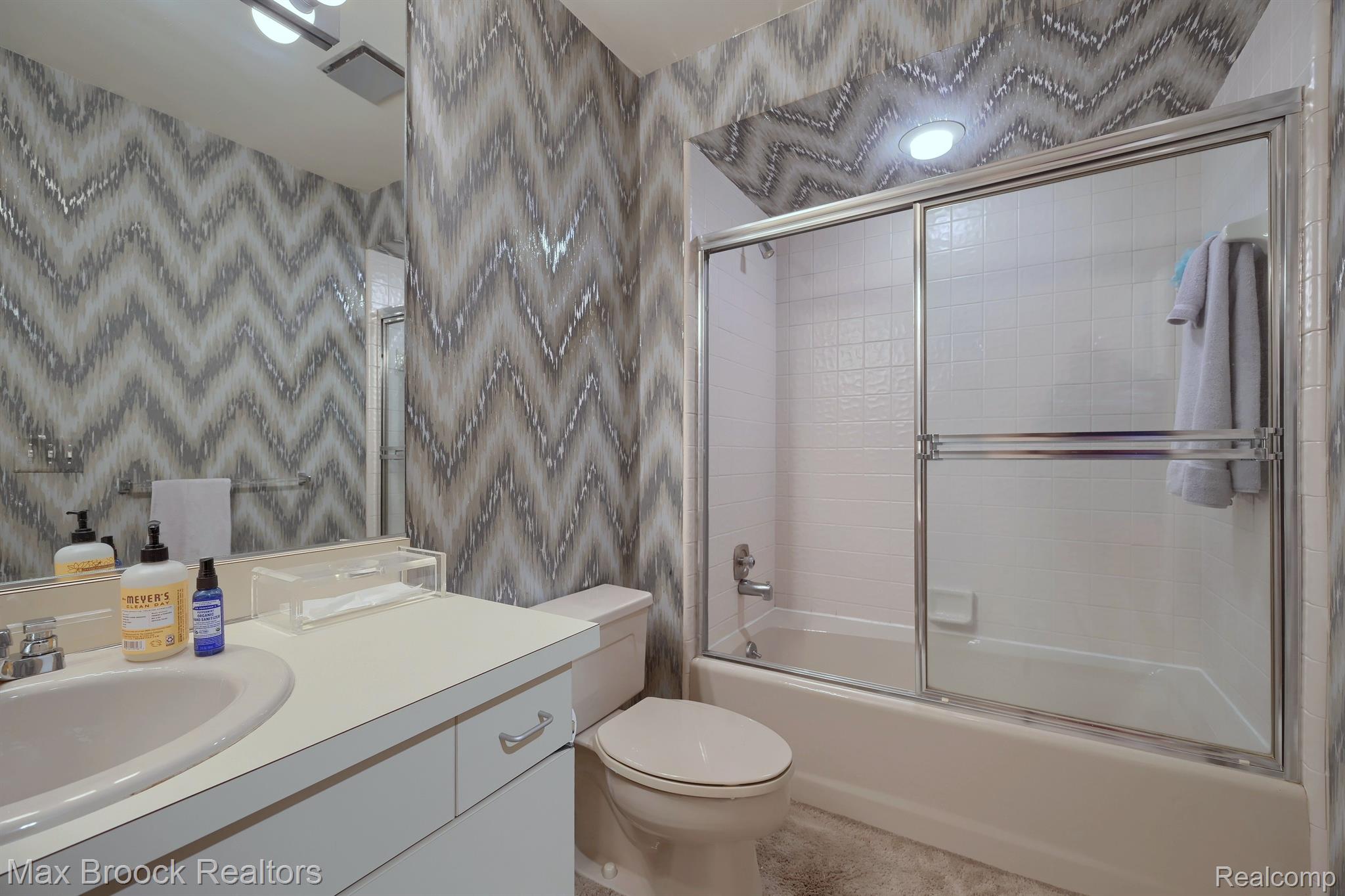 5592 WATER WAY