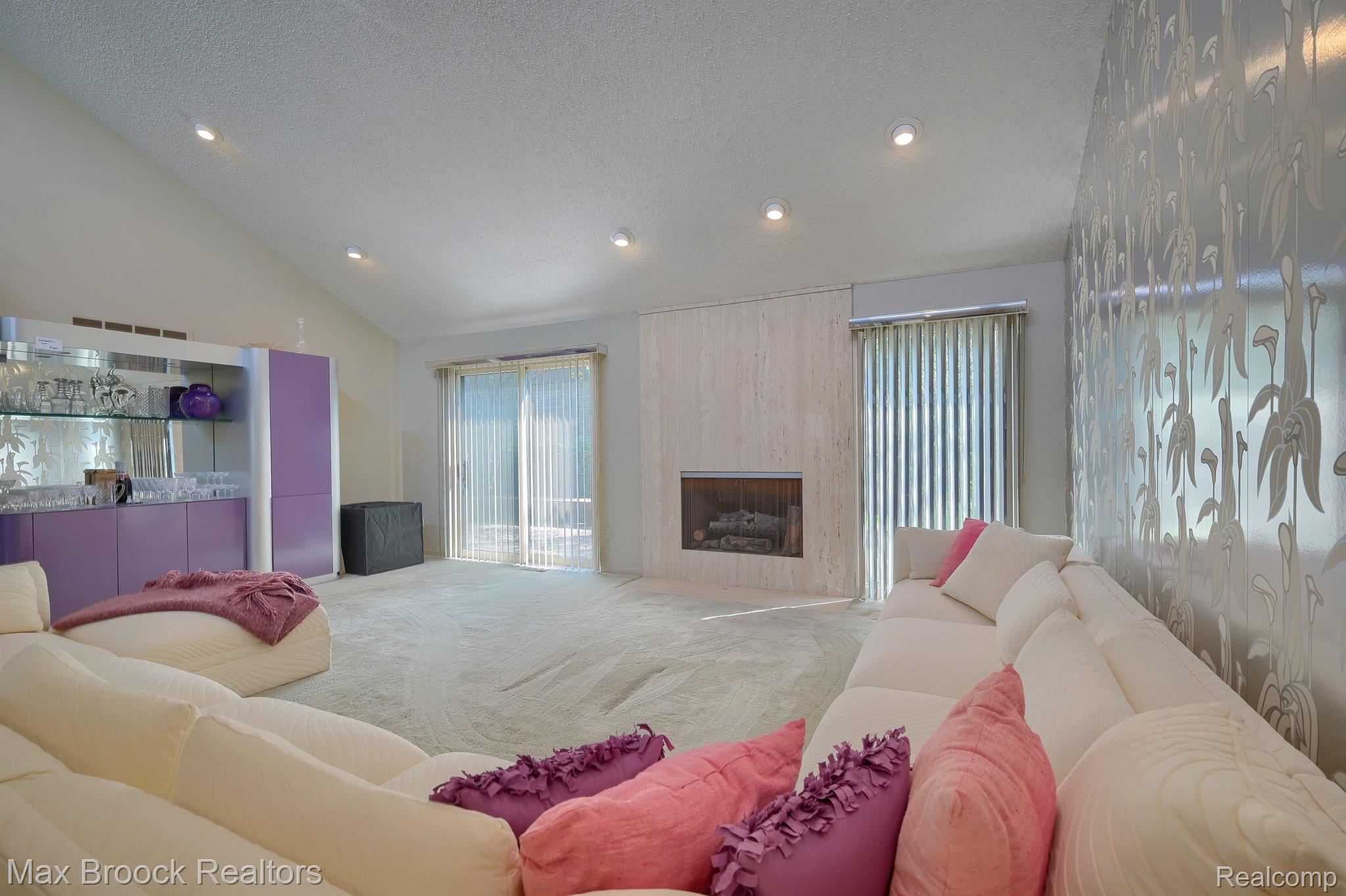 5592 WATER WAY