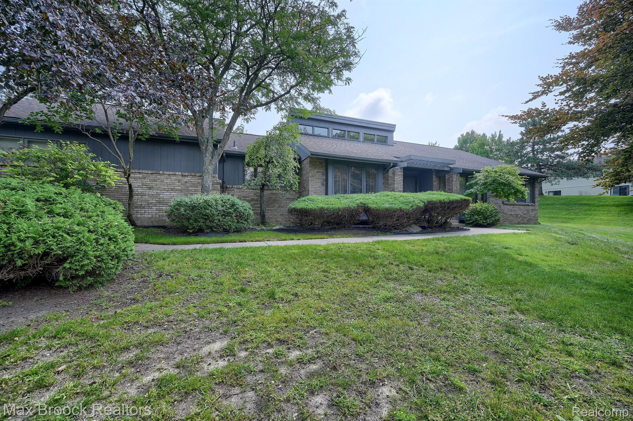 5592 WATER WAY
