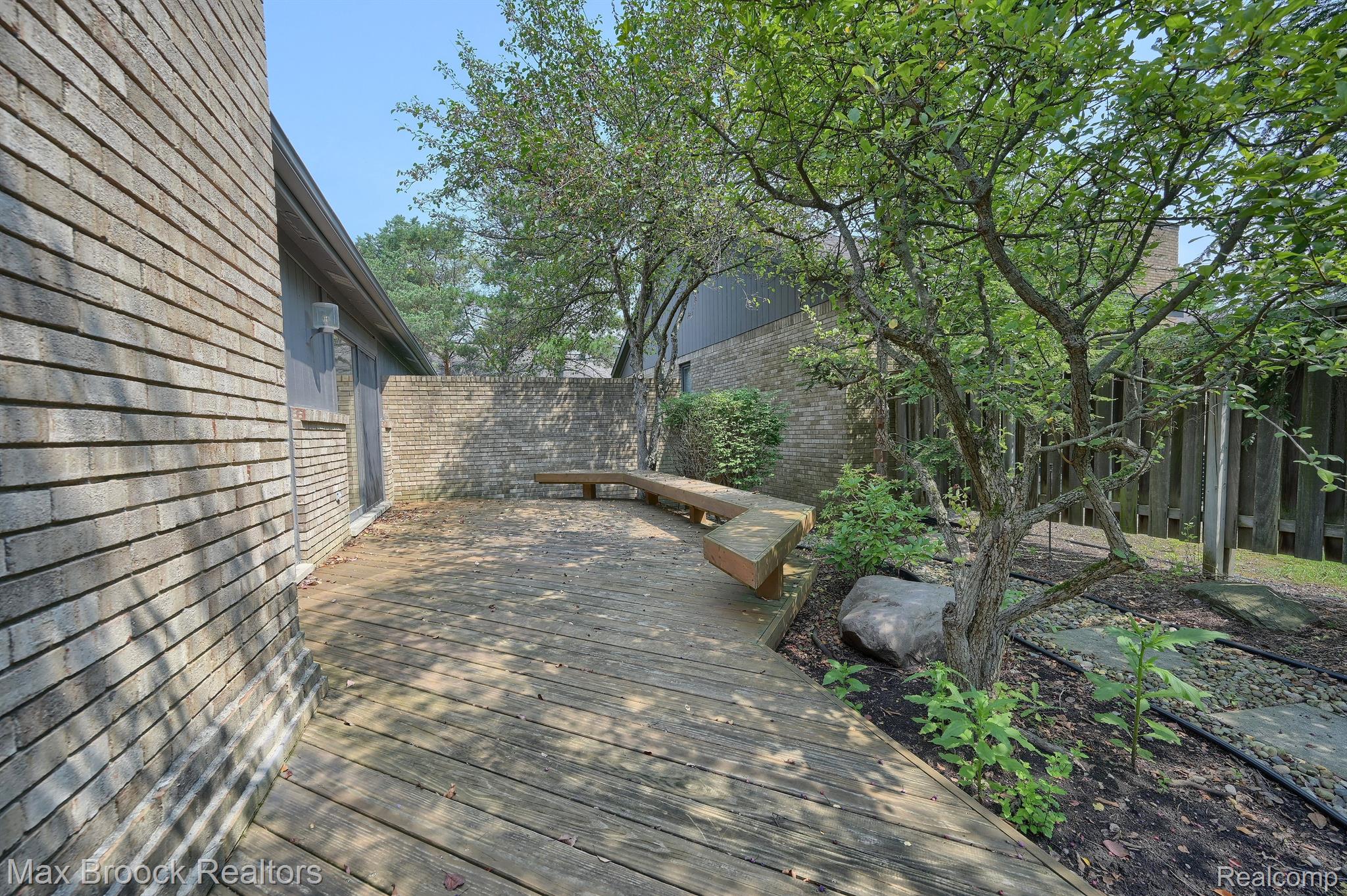 5592 WATER WAY