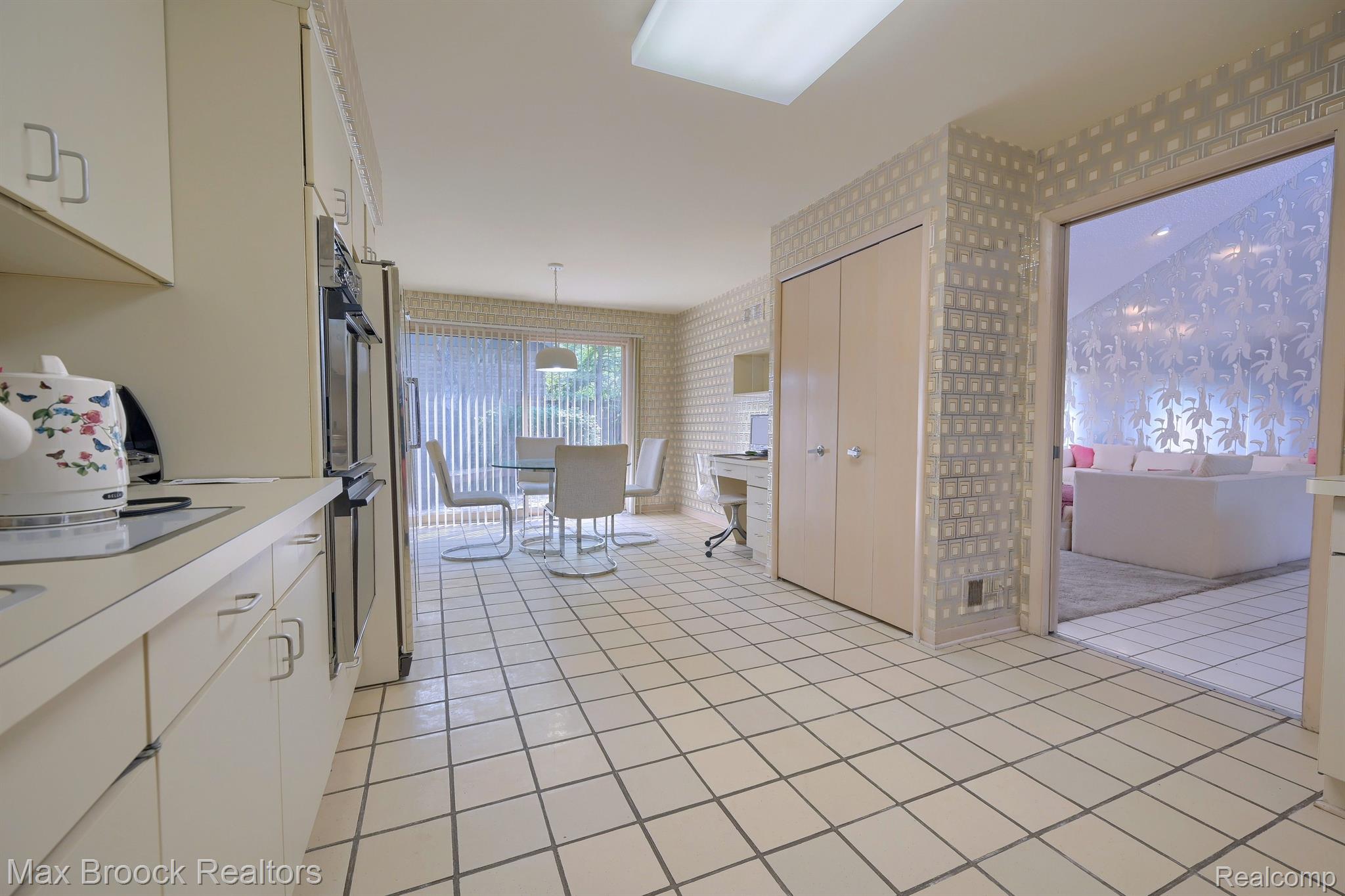 5592 WATER WAY