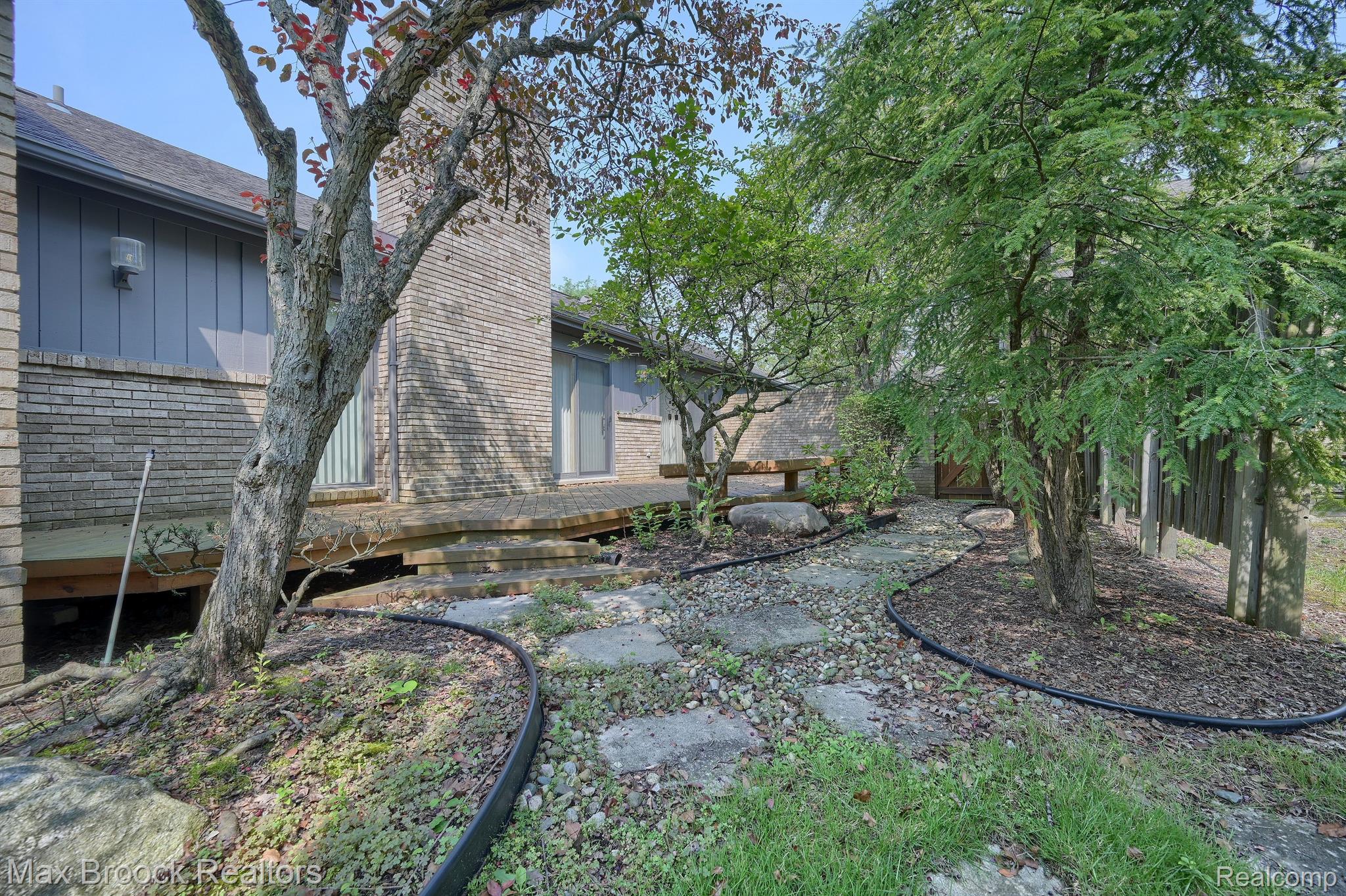 5592 WATER WAY