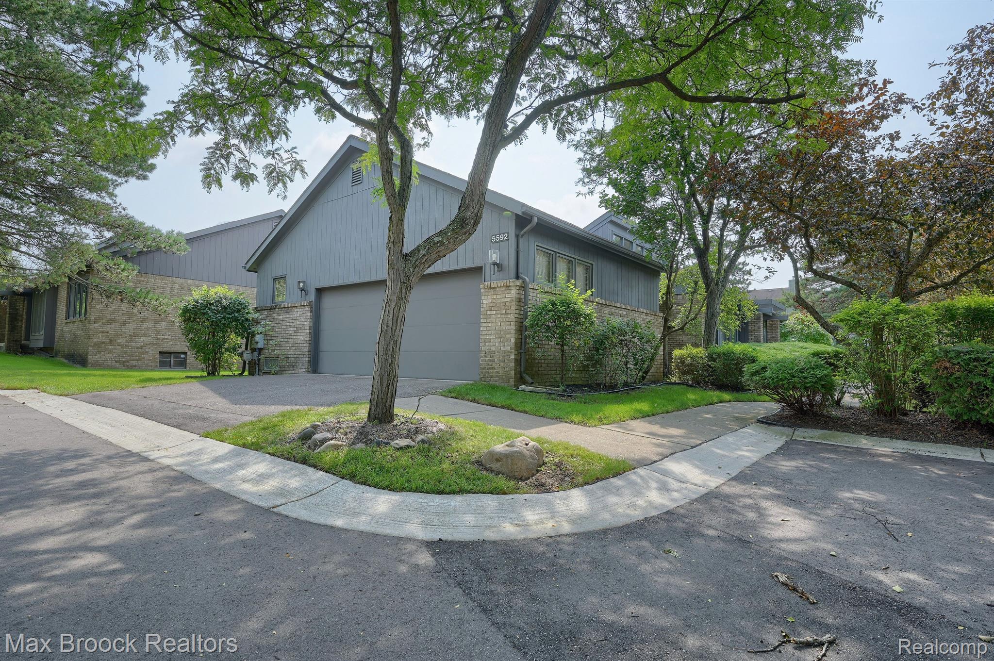 5592 WATER WAY