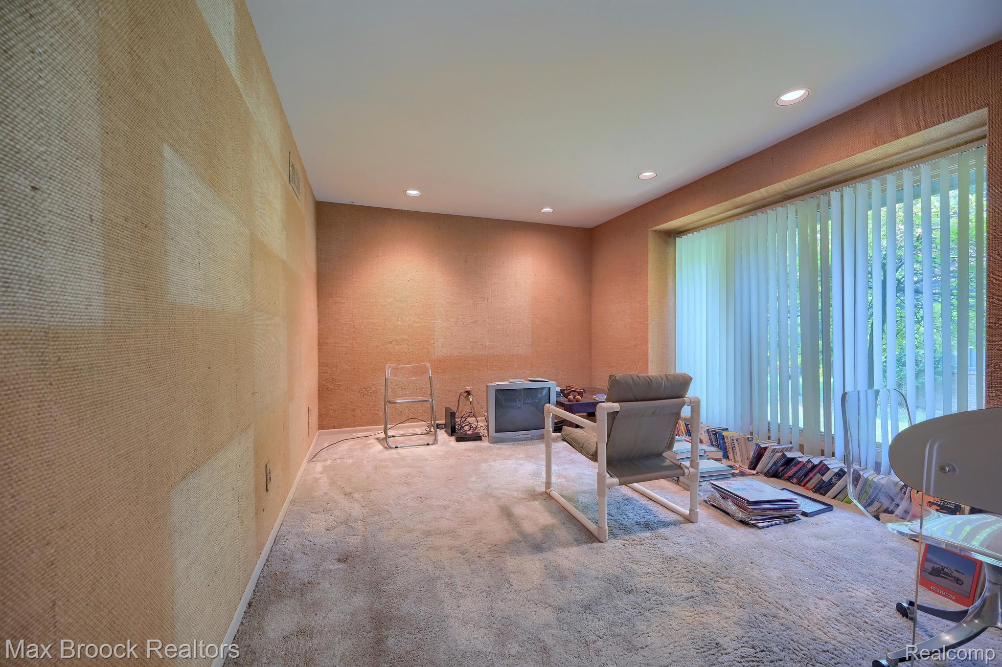 5592 WATER WAY