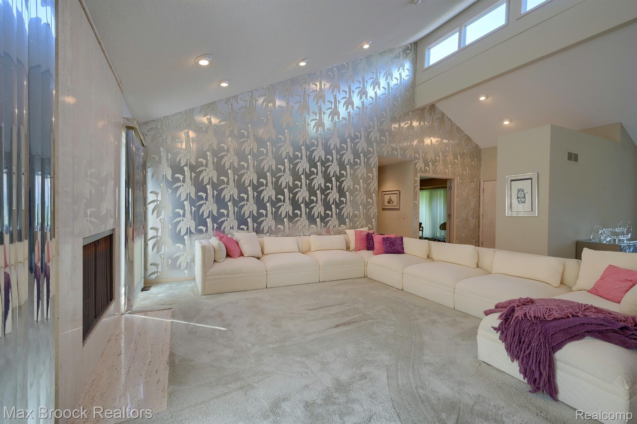 5592 WATER WAY
