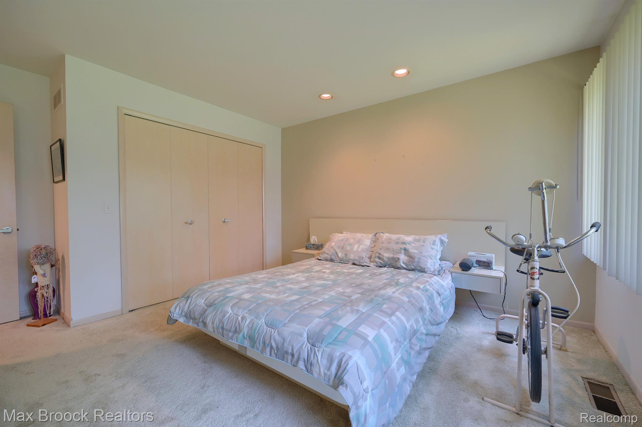 5592 WATER WAY