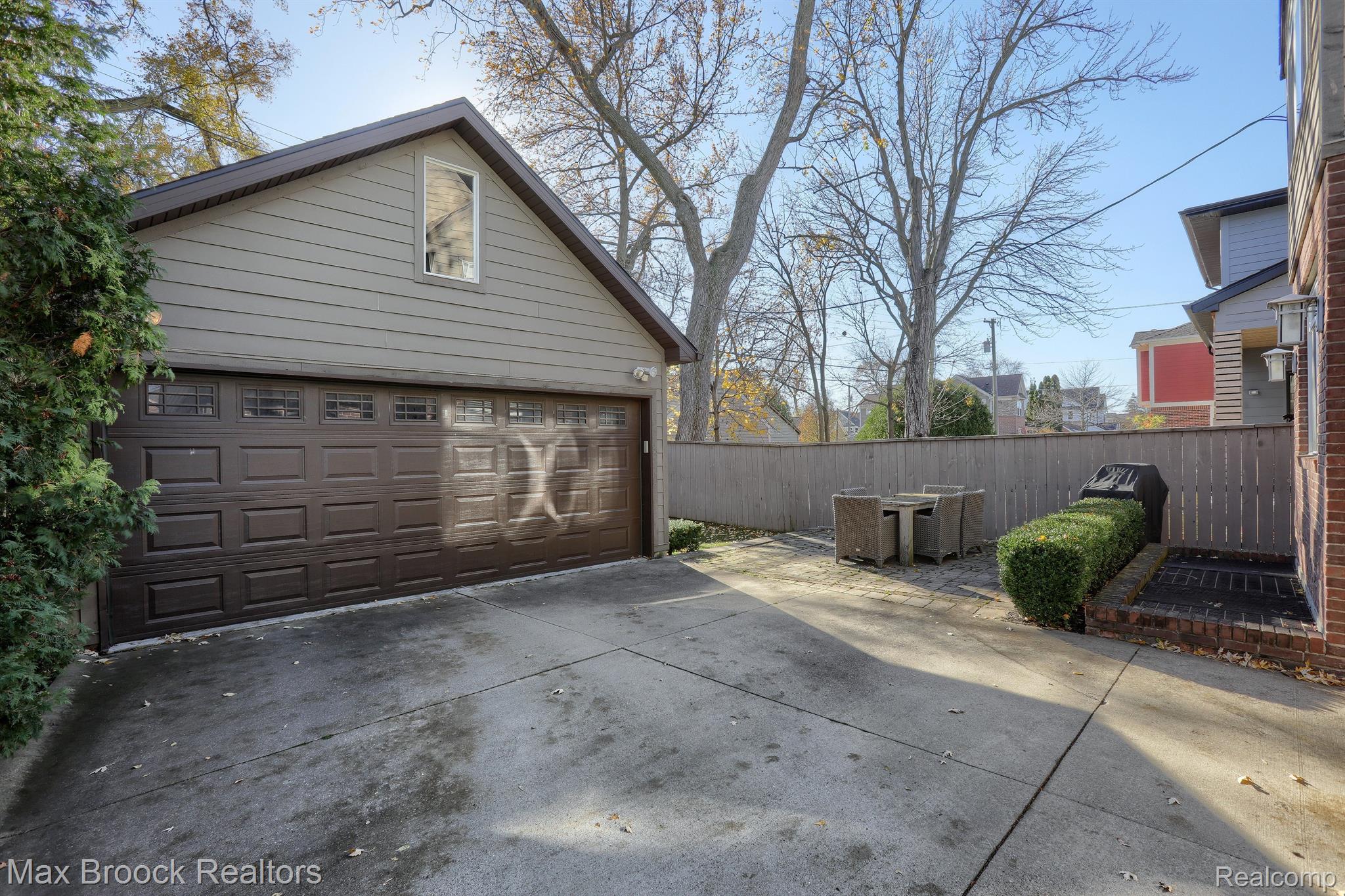 674 CHAPIN Avenue