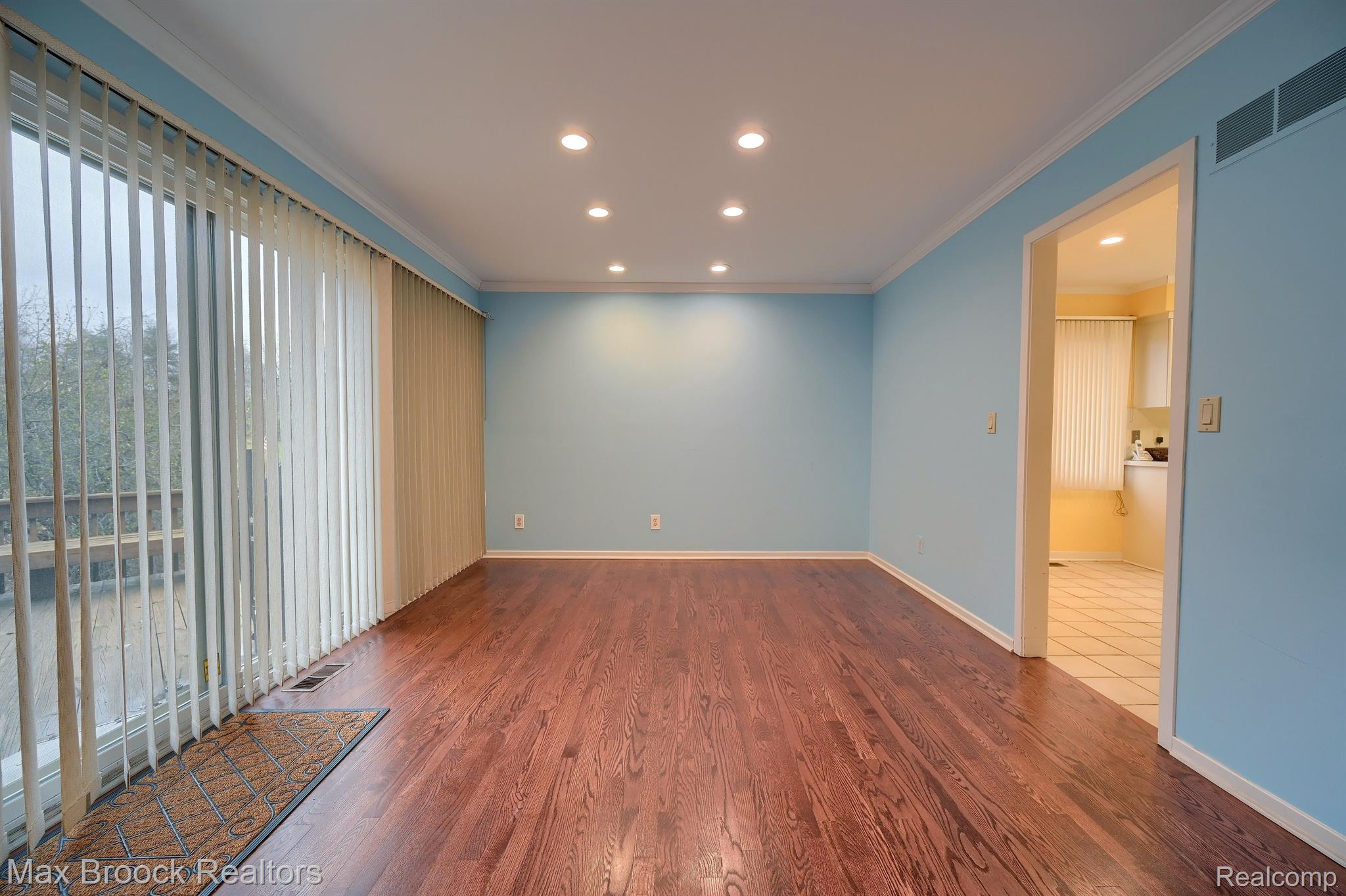 30452 STRATFORD Court