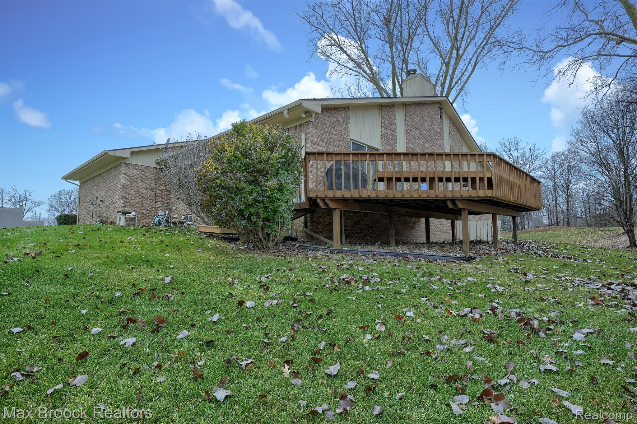 30452 STRATFORD Court
