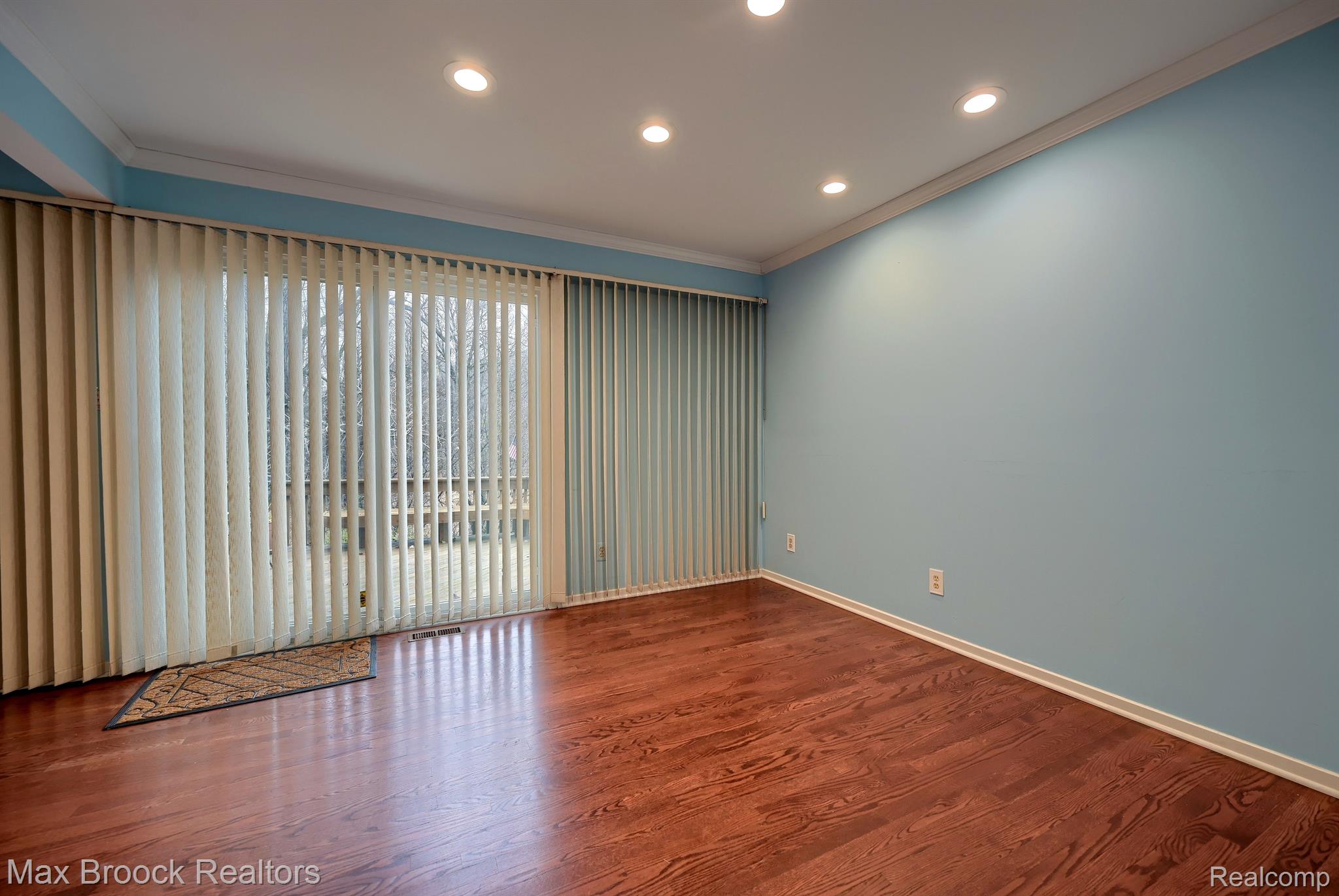 30452 STRATFORD Court