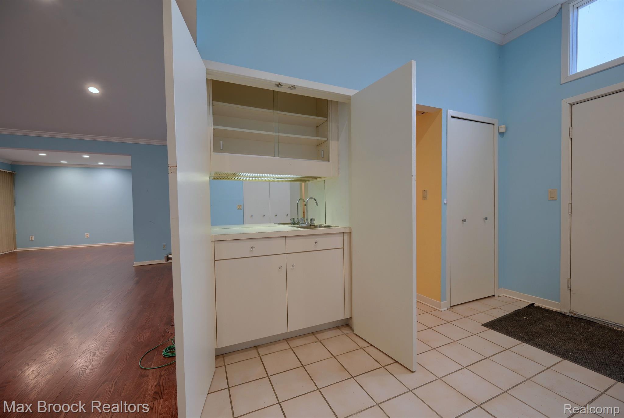30452 STRATFORD Court