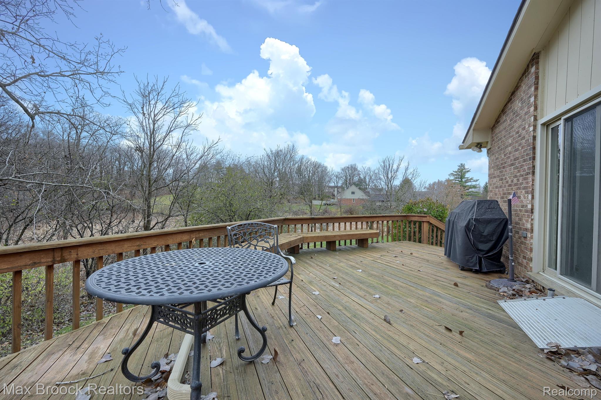 30452 STRATFORD Court