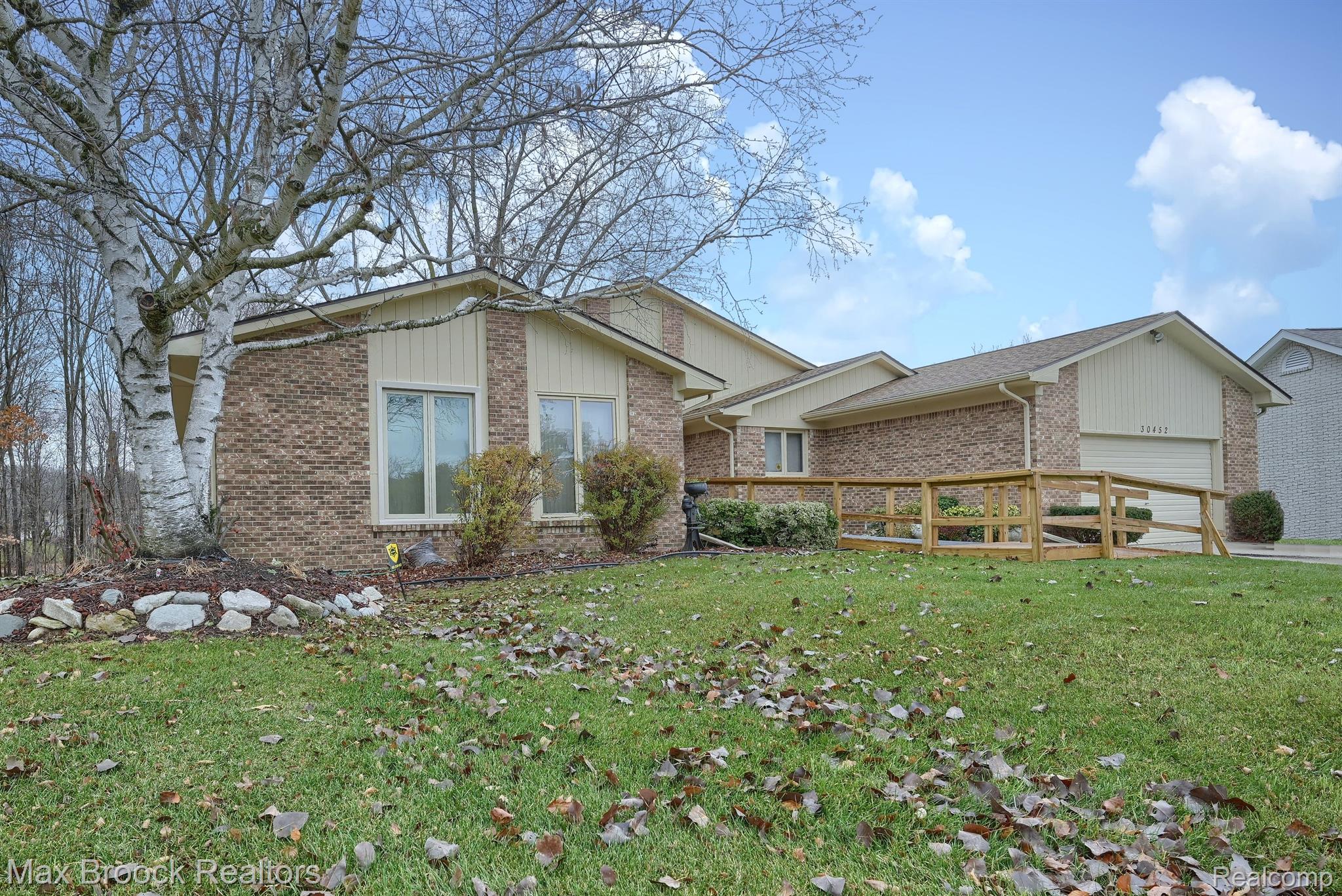 30452 STRATFORD Court