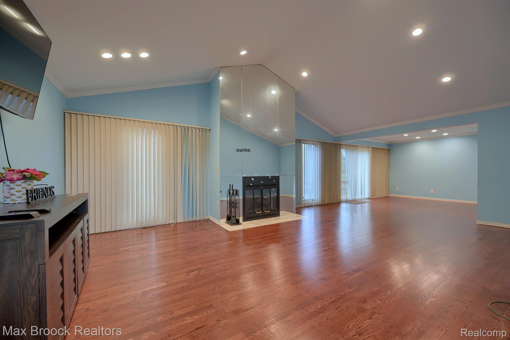 30452 STRATFORD Court