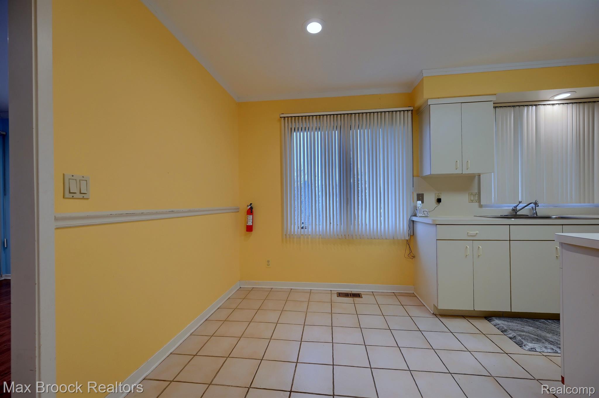 30452 STRATFORD Court