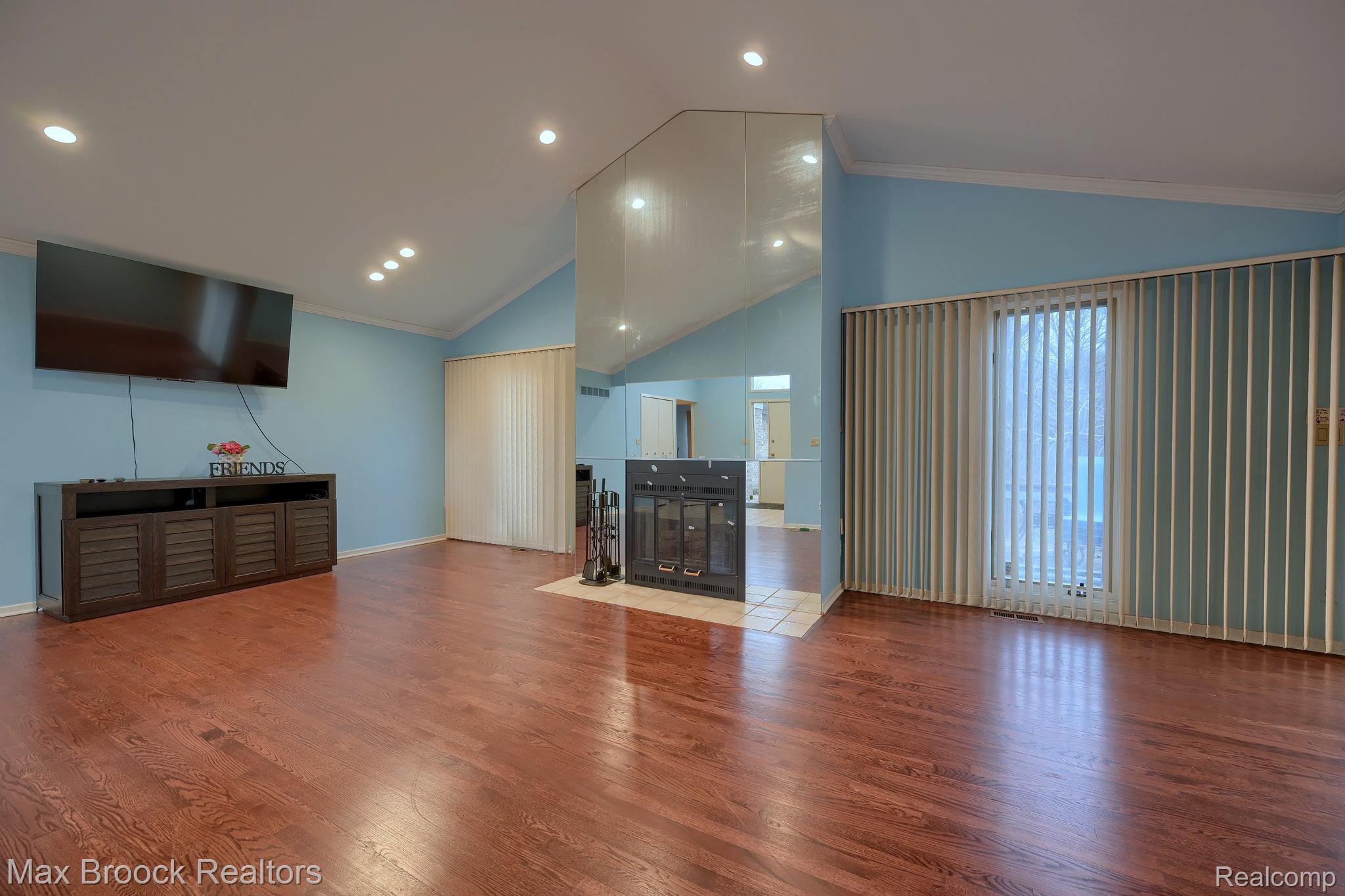 30452 STRATFORD Court