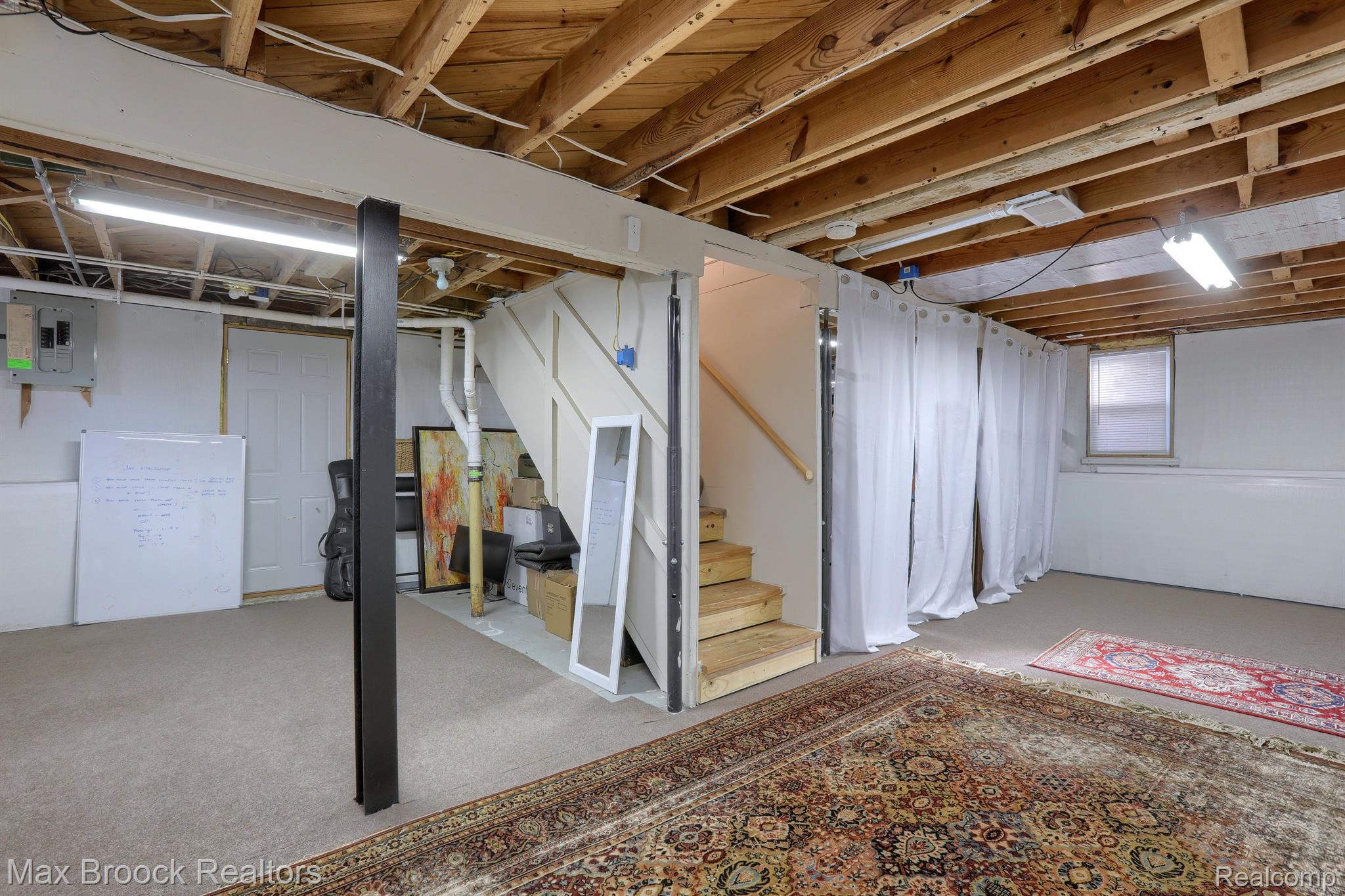 3072 GARDNER Avenue
