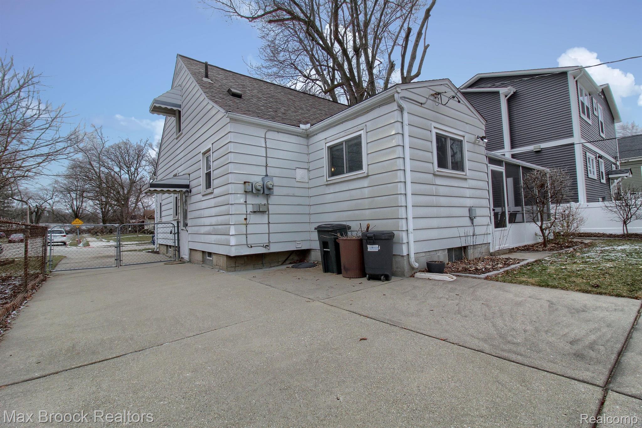 1130 MAXWELL Avenue