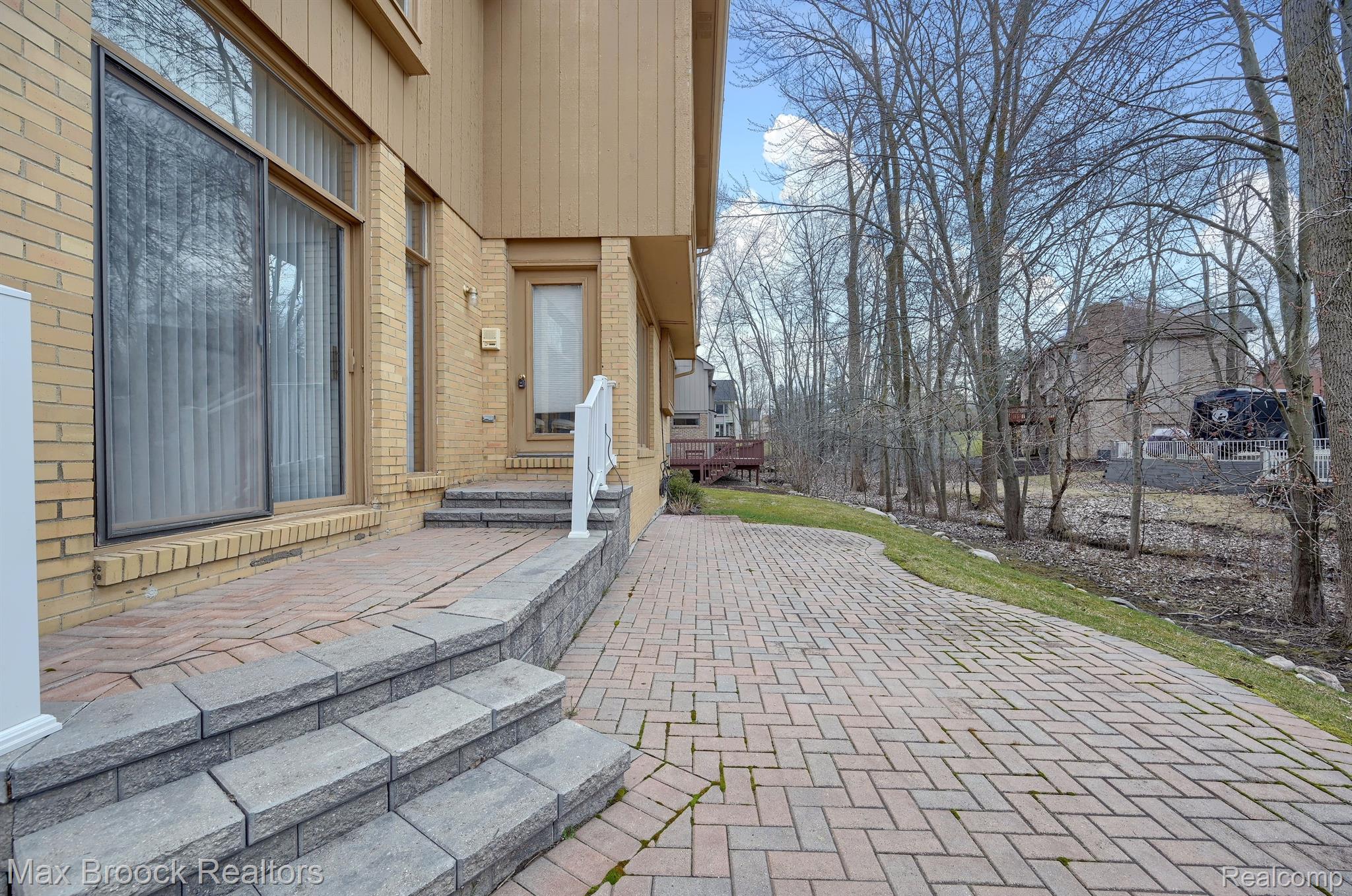 5269 POND BLUFF Drive