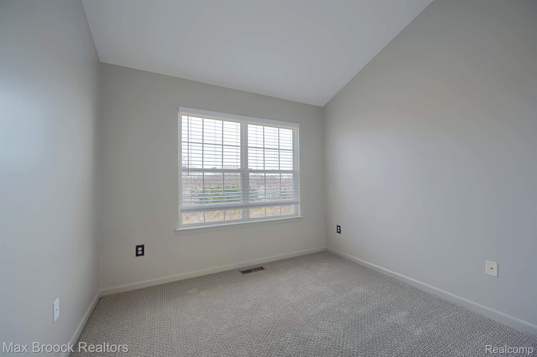 1504 MARYLAND CLUB Drive