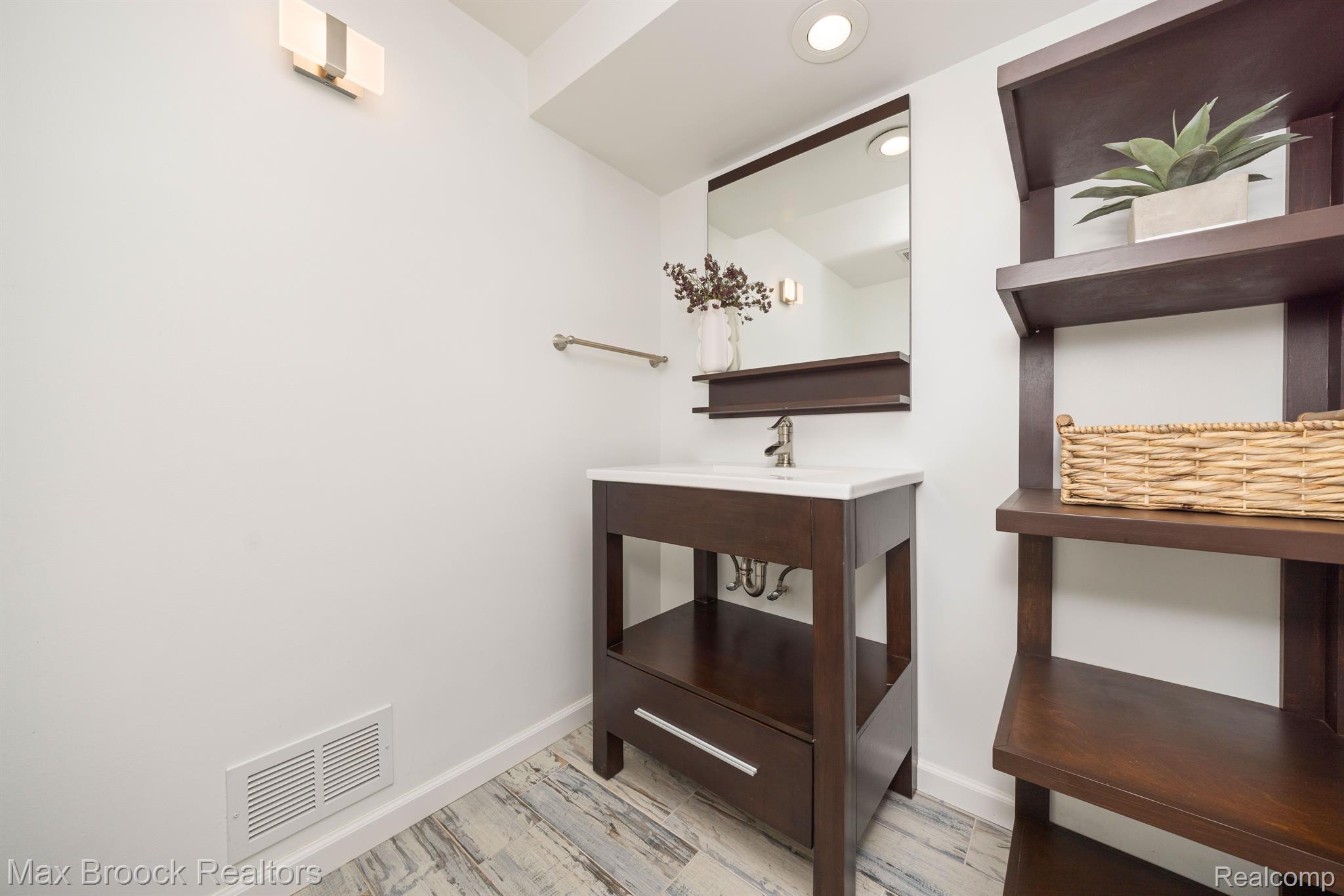 4366 RISDON Court