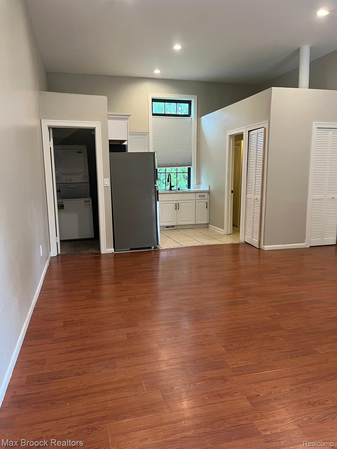 3575 UNIT E CASS ELIZABETH Road