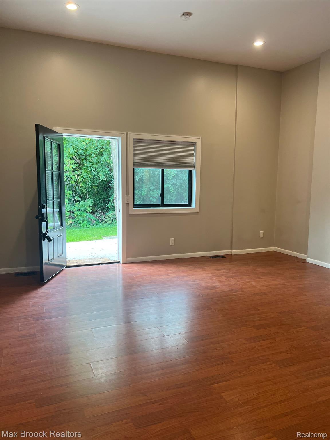 3575 UNIT E CASS ELIZABETH Road