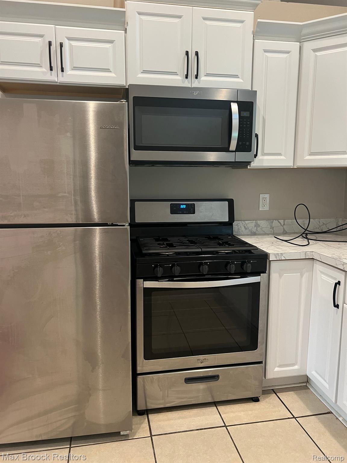 3575 UNIT E CASS ELIZABETH Road