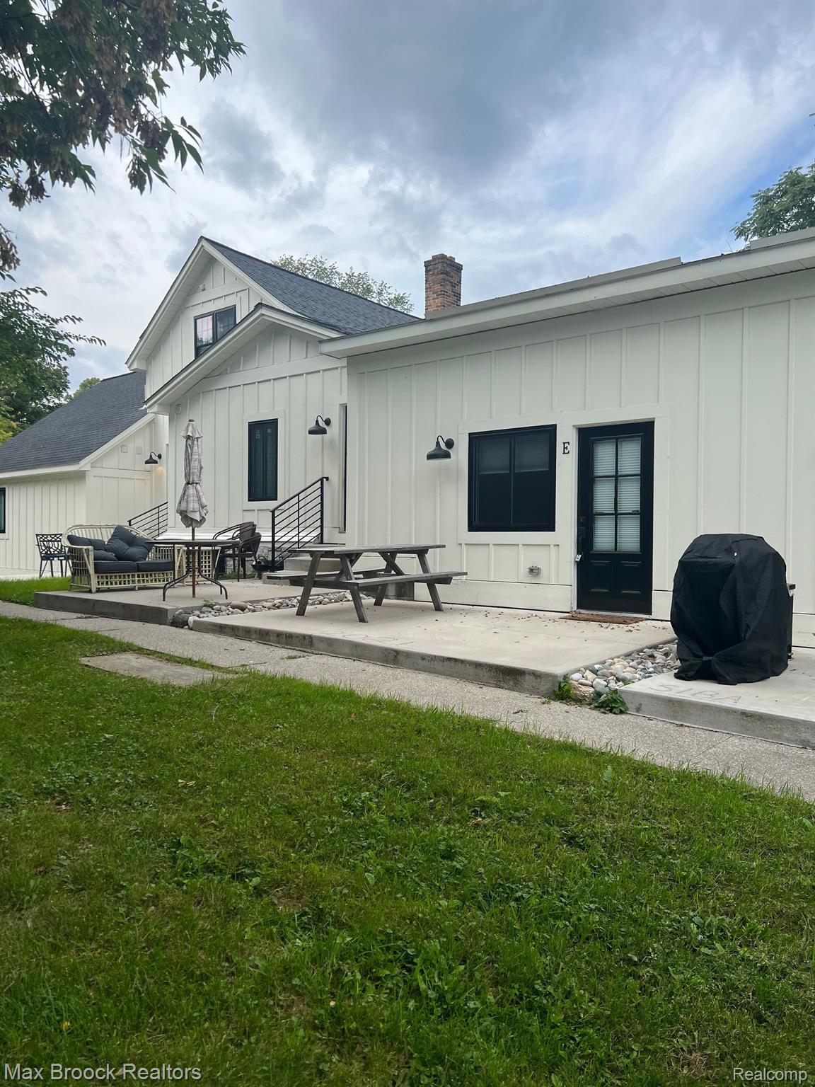 3575 UNIT E CASS ELIZABETH Road