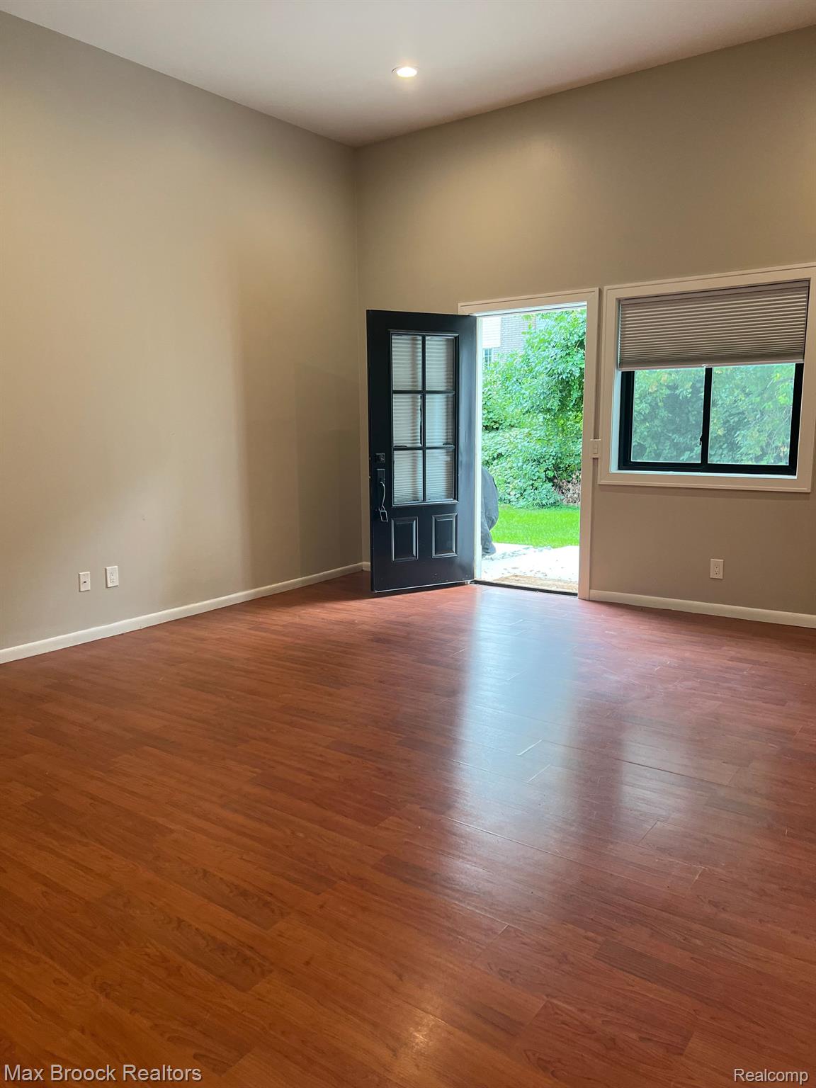 3575 UNIT E CASS ELIZABETH Road