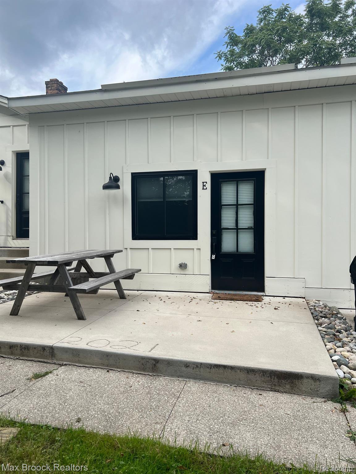 3575 UNIT E CASS ELIZABETH Road