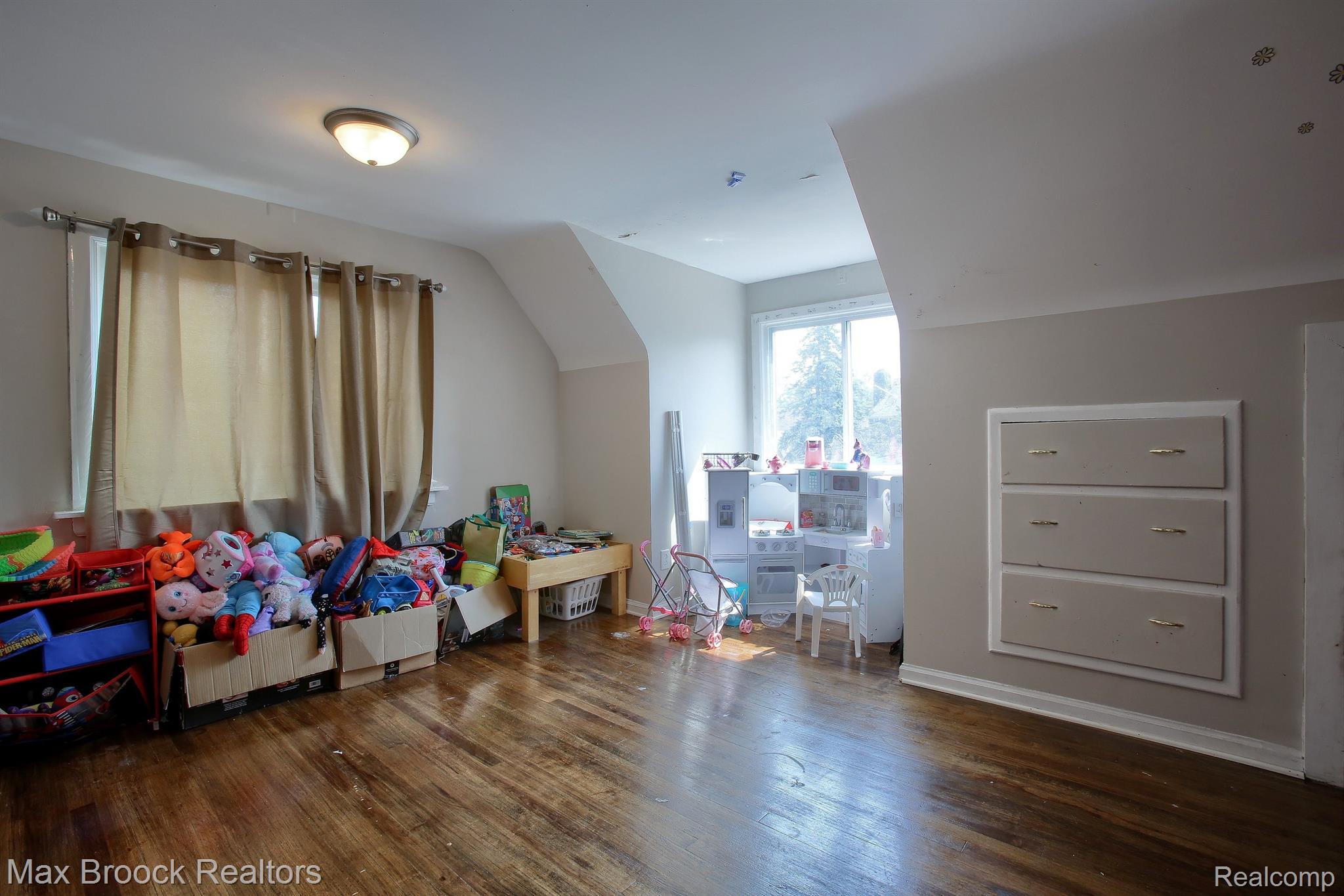 16587 FREELAND Street