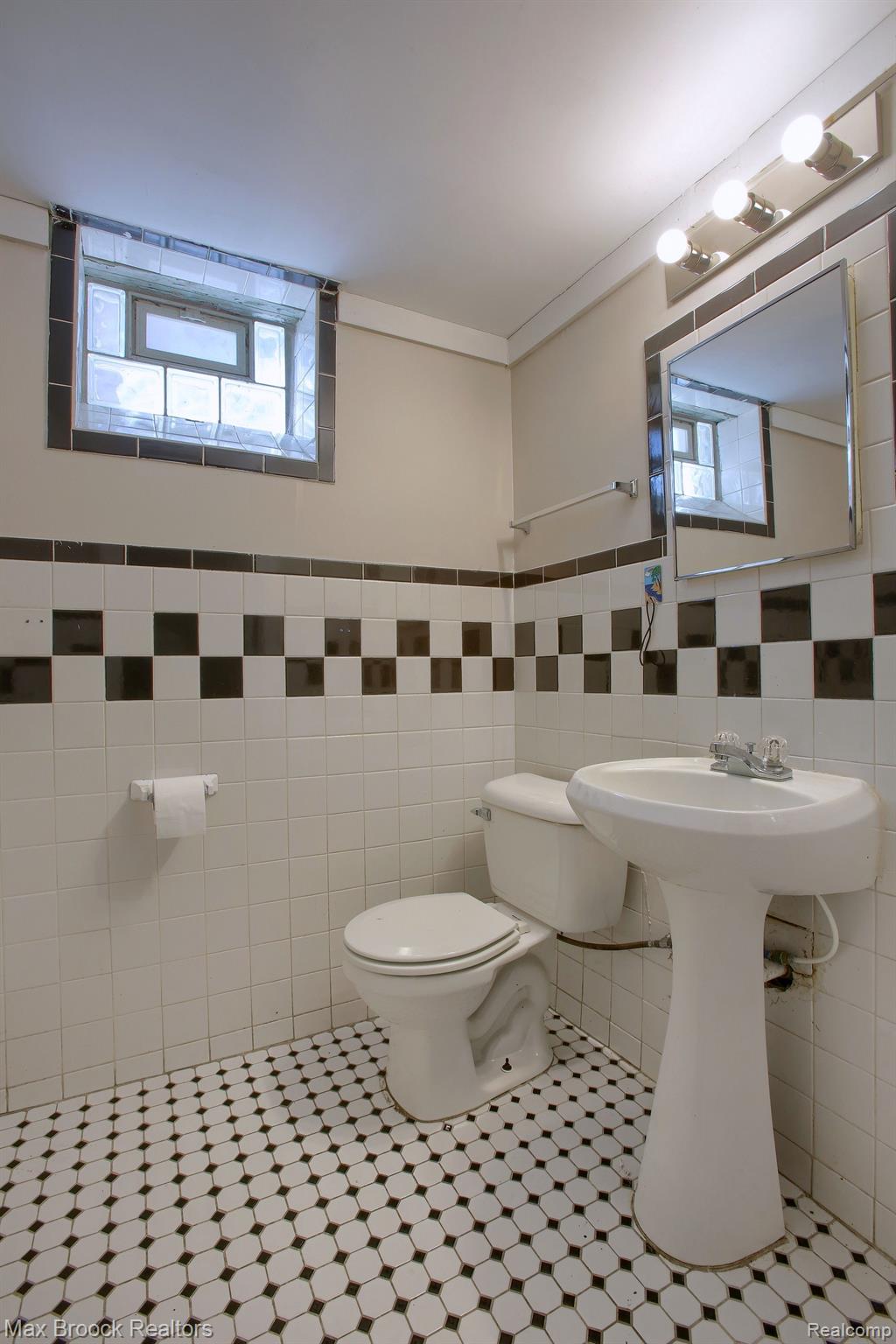 16587 FREELAND Street