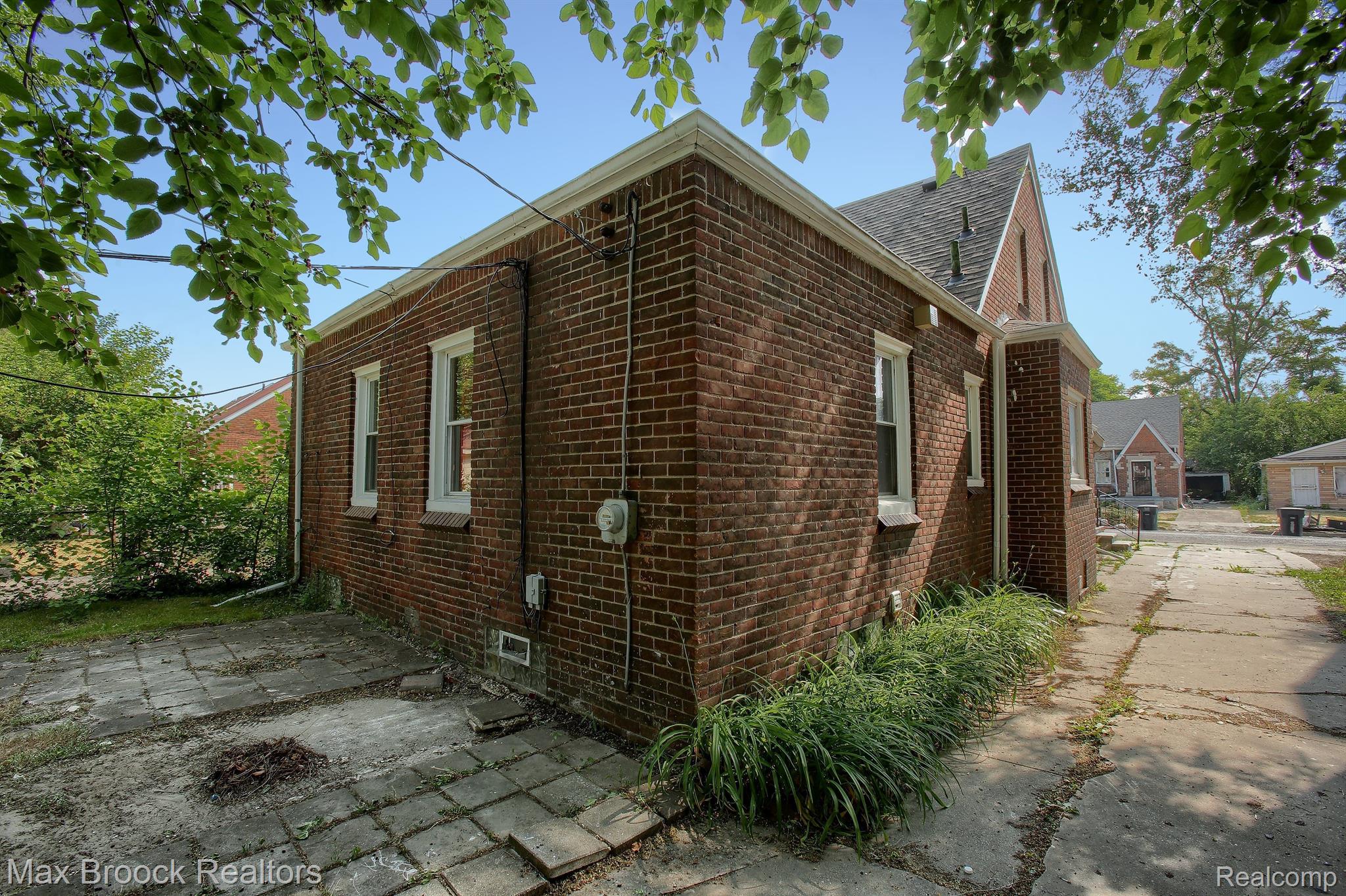 16587 FREELAND Street