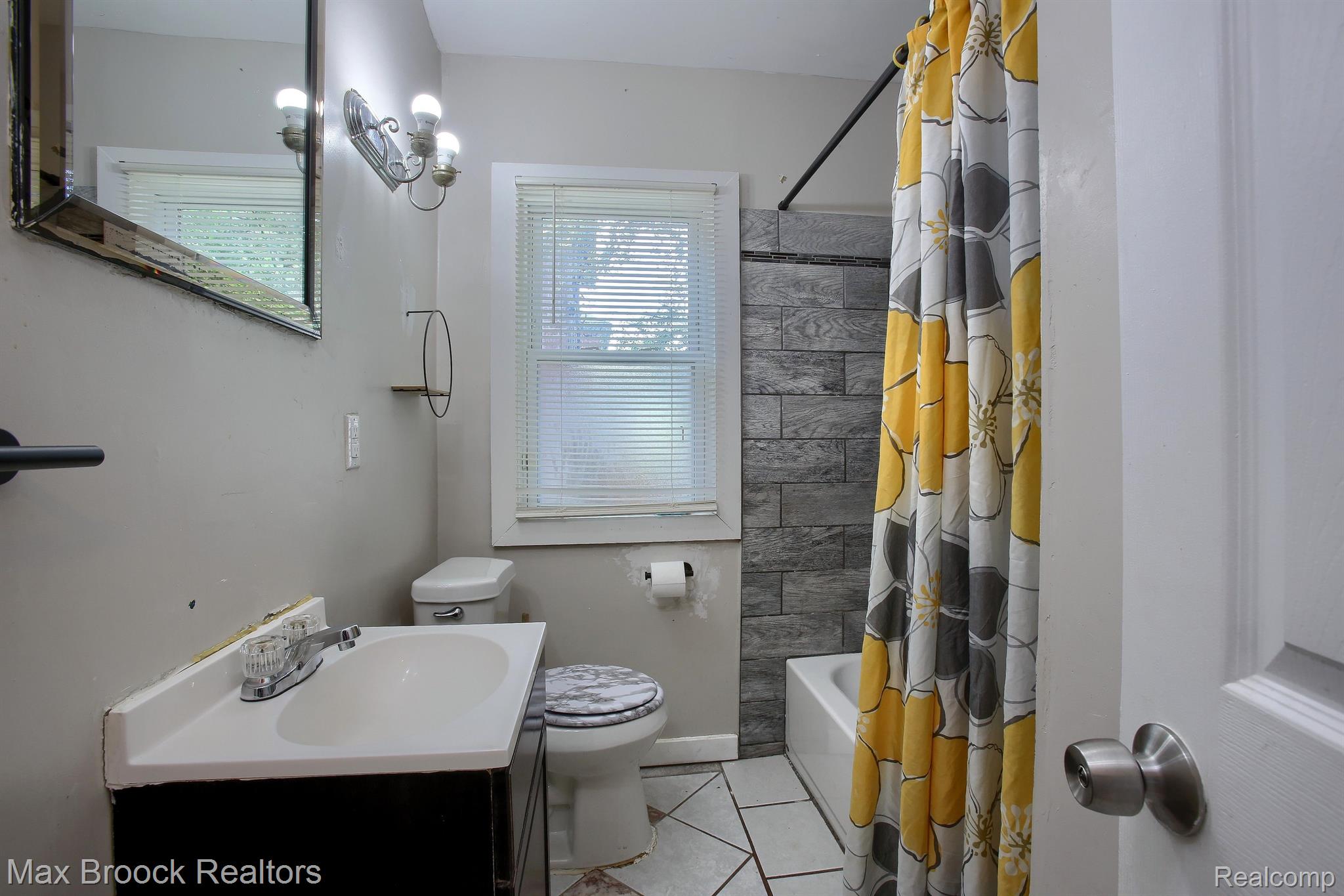 16587 FREELAND Street