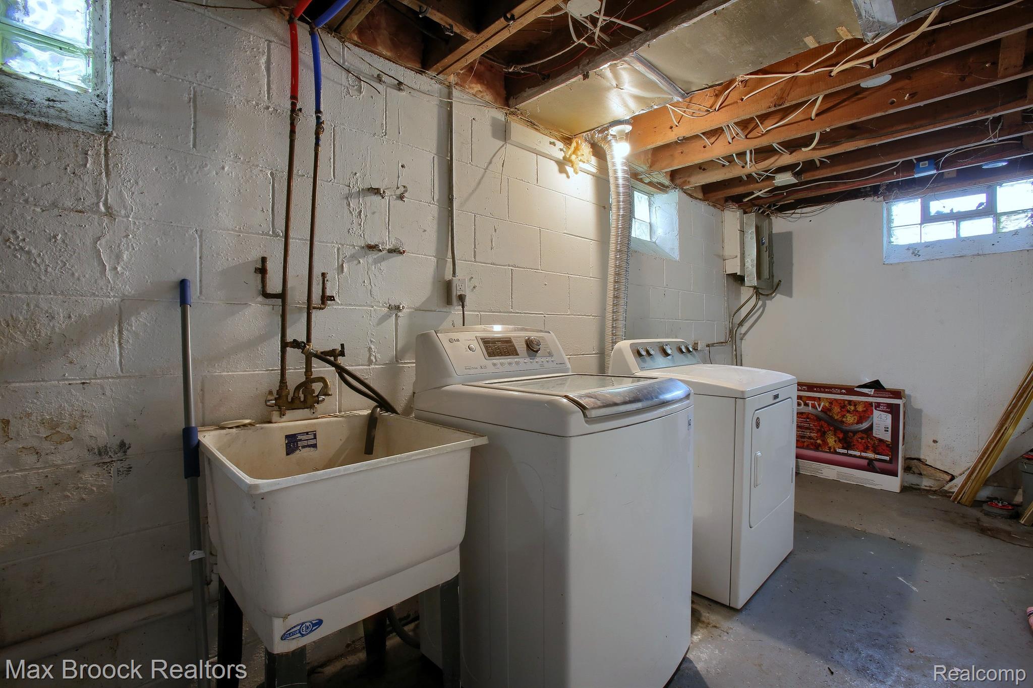 16587 FREELAND Street