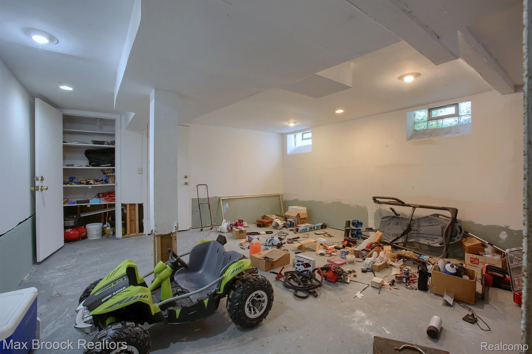 16587 FREELAND Street