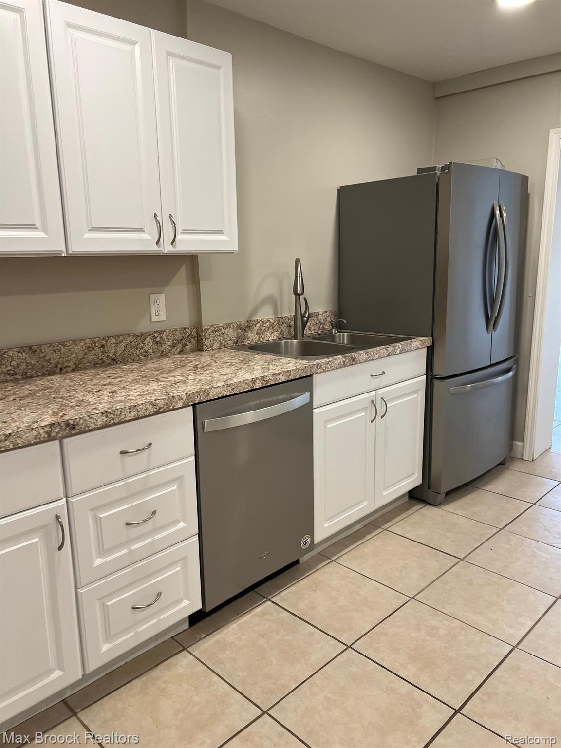 4235 CASS ELIZABETH UNIT A Road