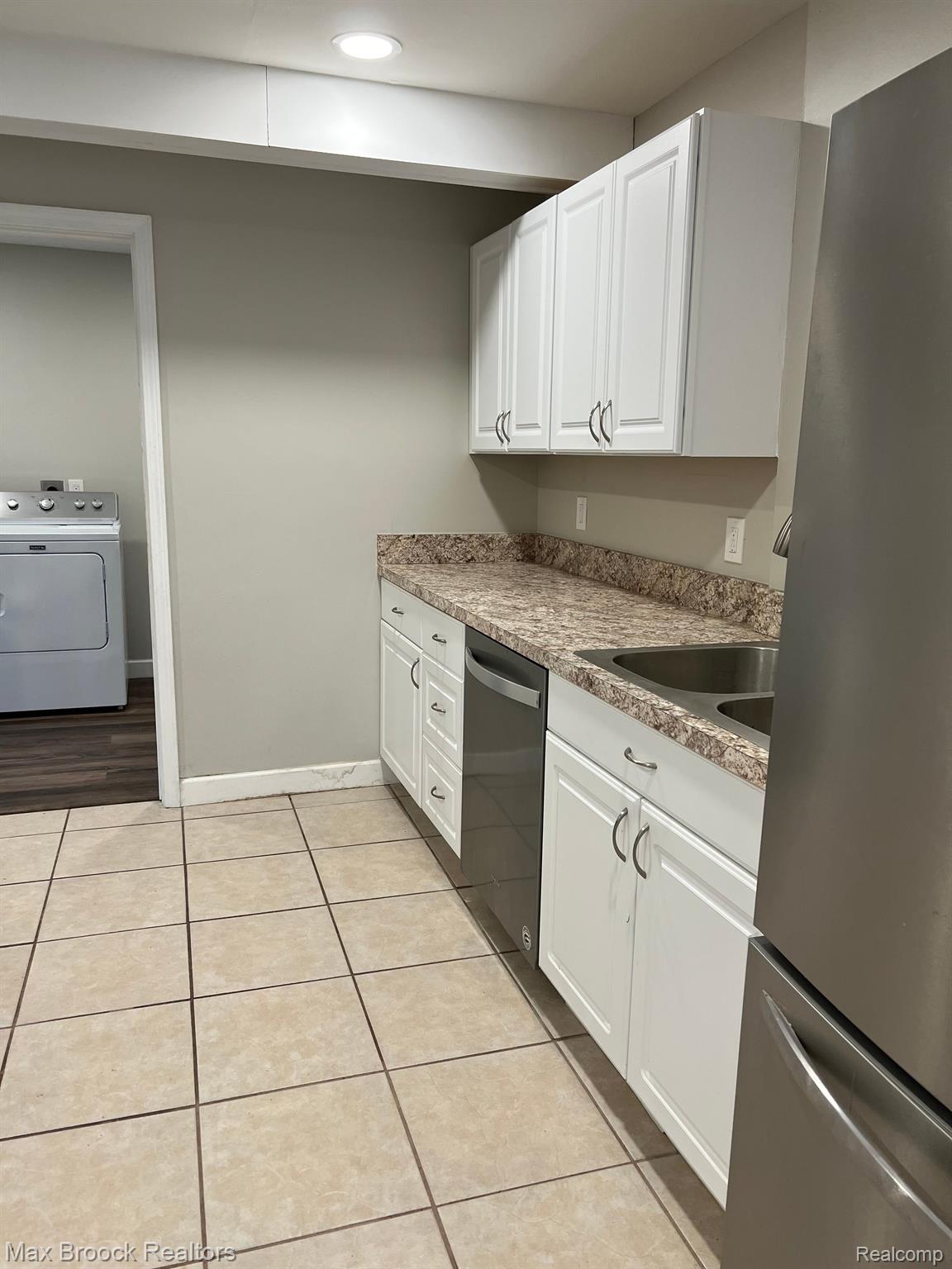 4235 CASS ELIZABETH UNIT A Road
