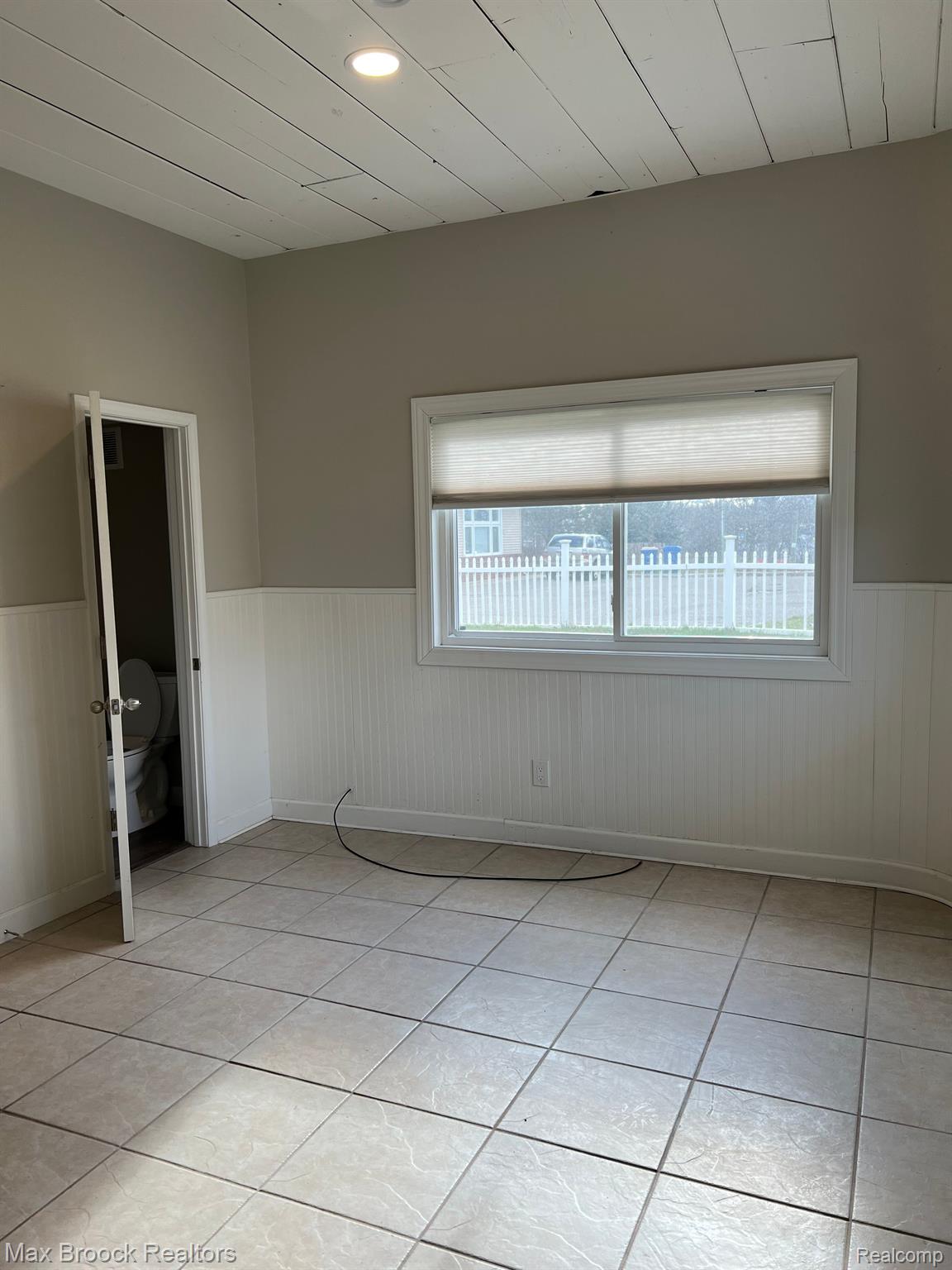 4235 CASS ELIZABETH UNIT A Road