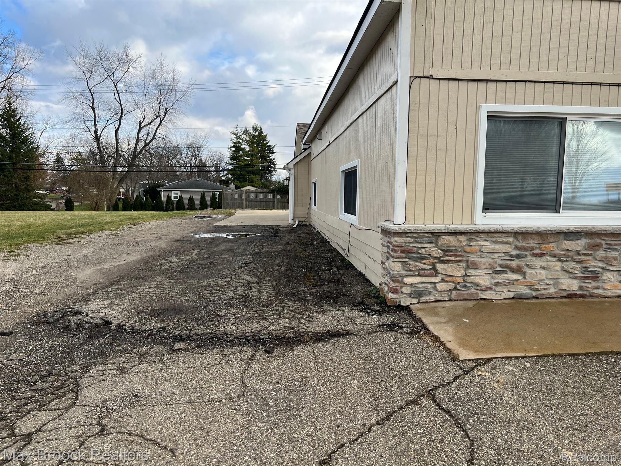 4235 CASS ELIZABETH UNIT A Road