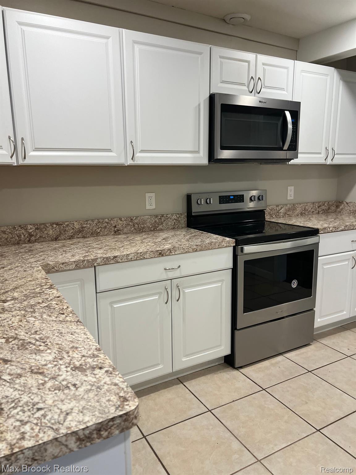 4235 CASS ELIZABETH UNIT A Road